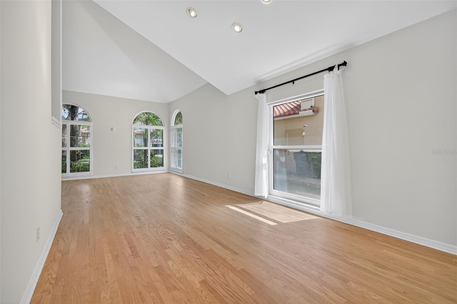 Image 8 of 53 For 4404 Azeele Street