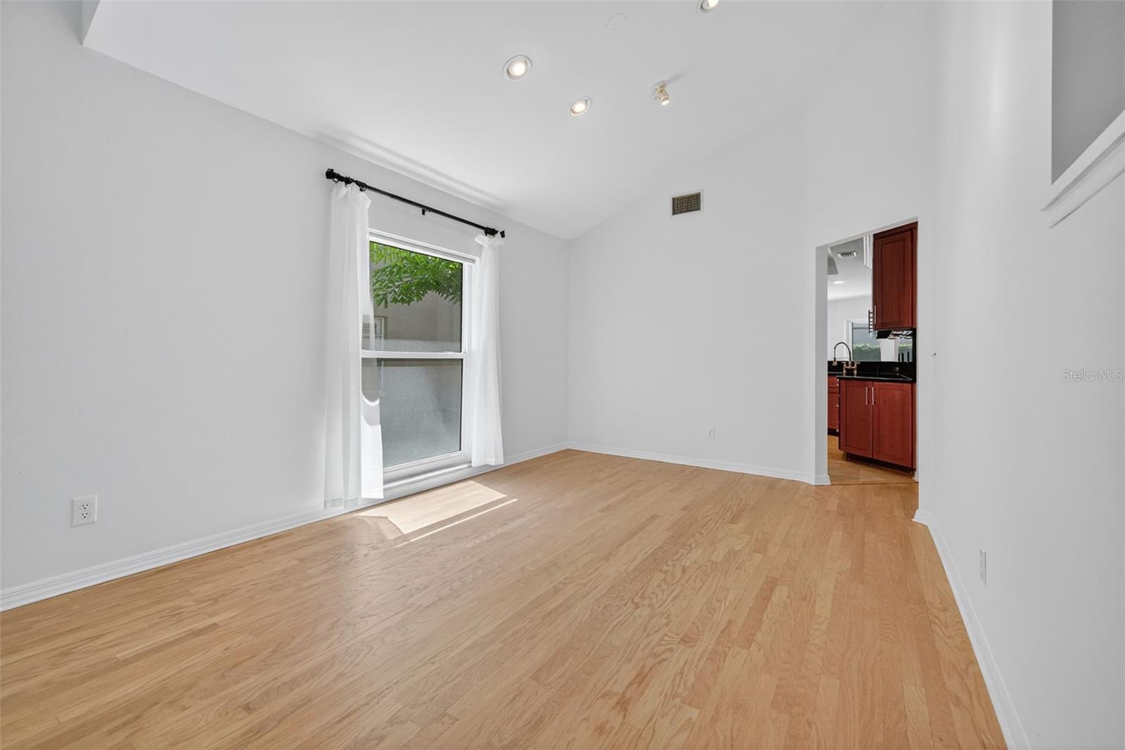 Image 9 of 53 For 4404 Azeele Street