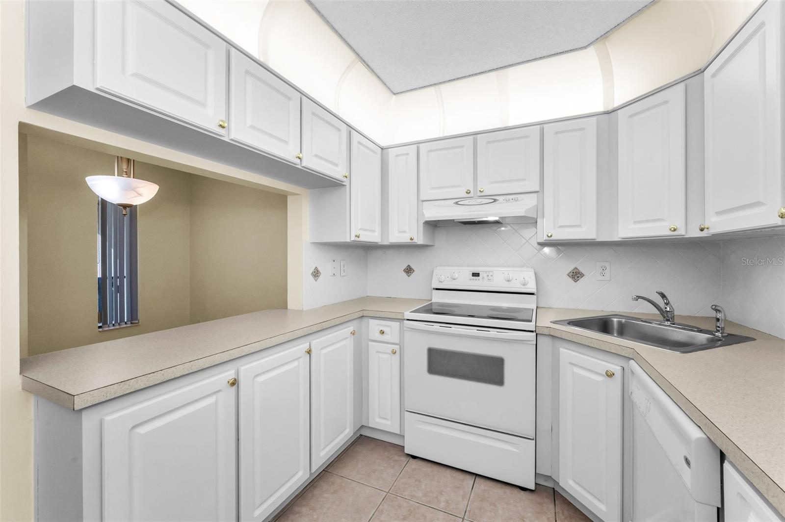 Image 28 of 62 For 2687 Pine Ridge Way S F2