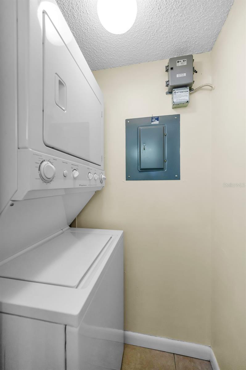 Image 35 of 62 For 2687 Pine Ridge Way S F2