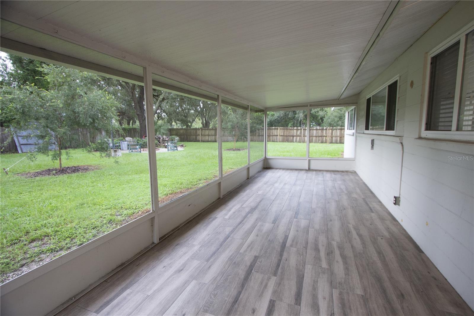 Listing photo id 13 for 111 143rd Avenue