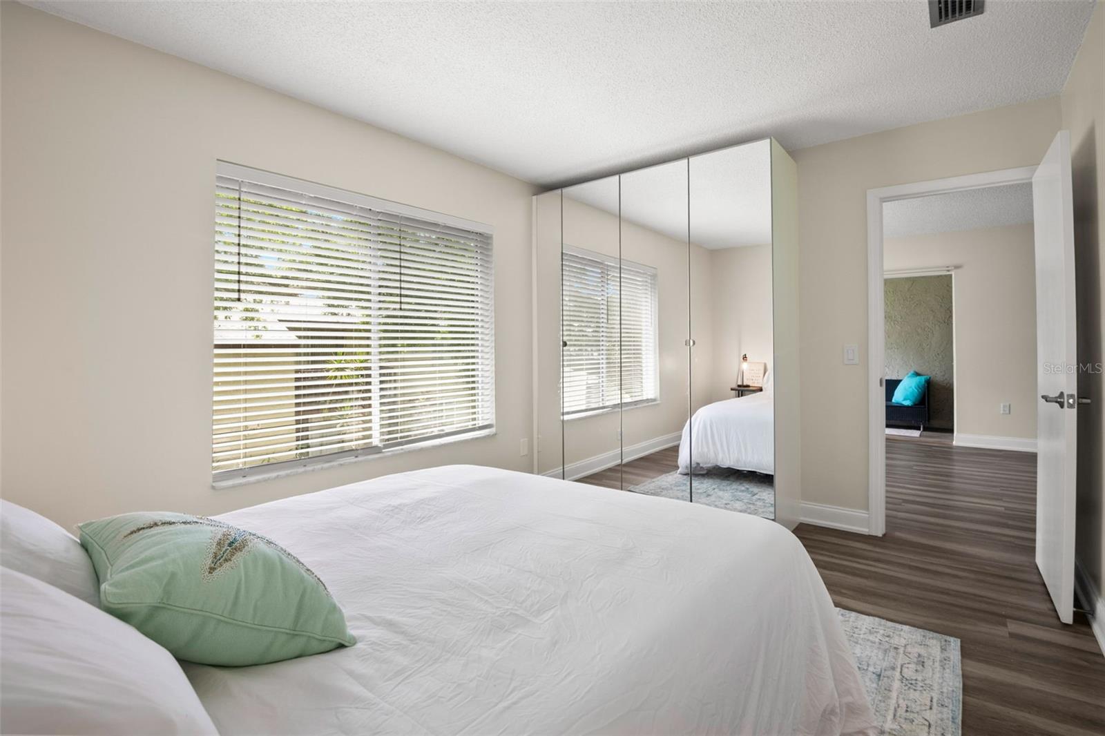 Image 15 of 25 For 4215 Bay Drive 1506f