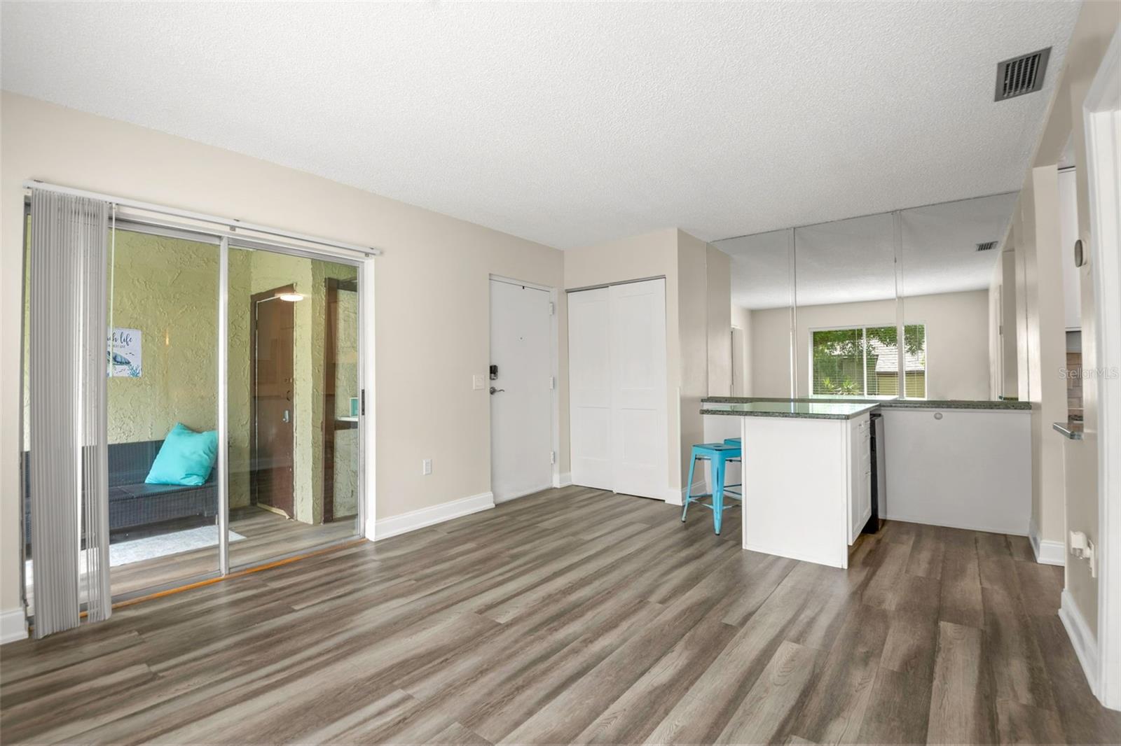 Image 6 of 25 For 4215 Bay Drive 1506f