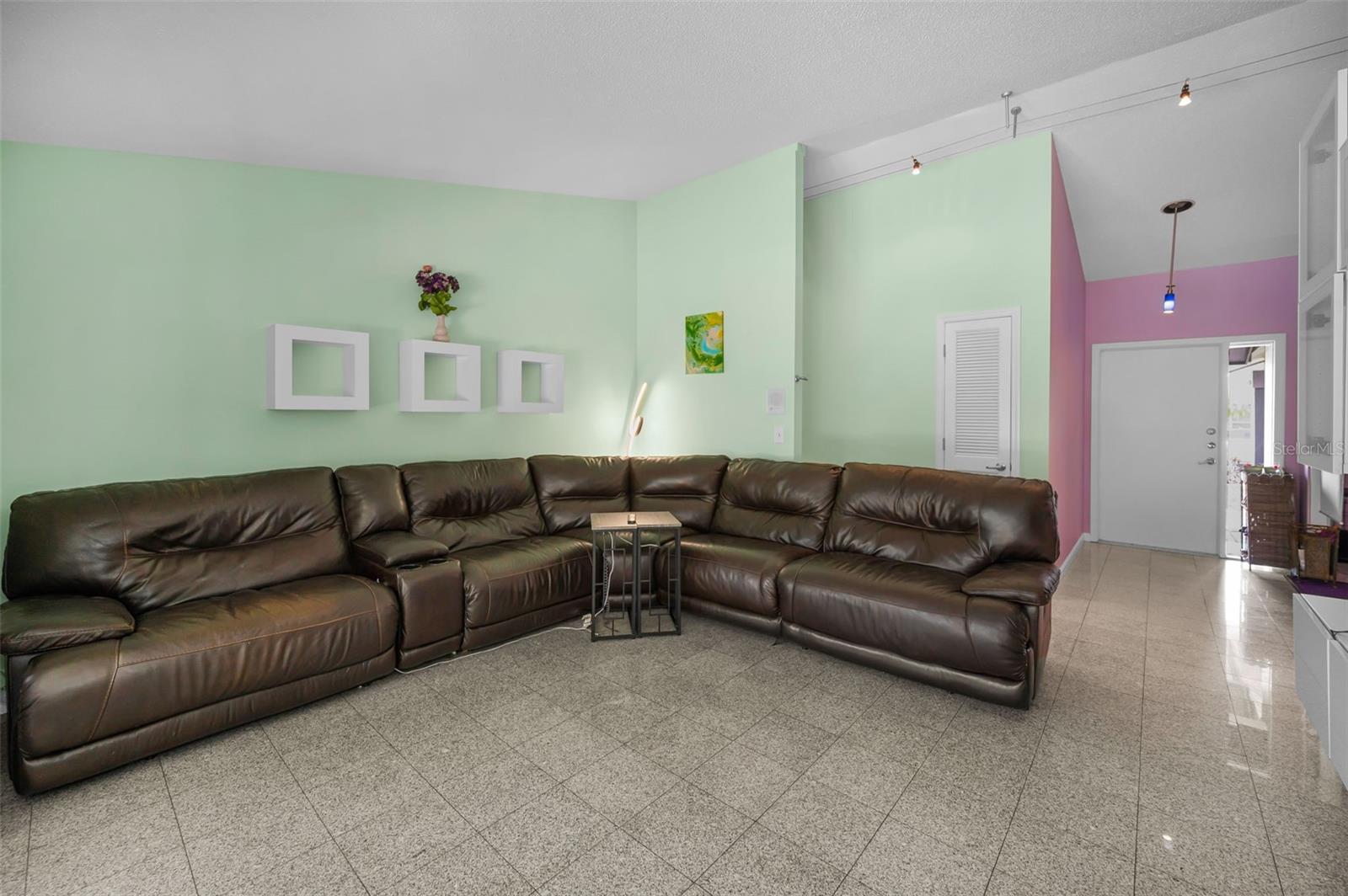 Image 15 of 82 For 14009 Middleton Way