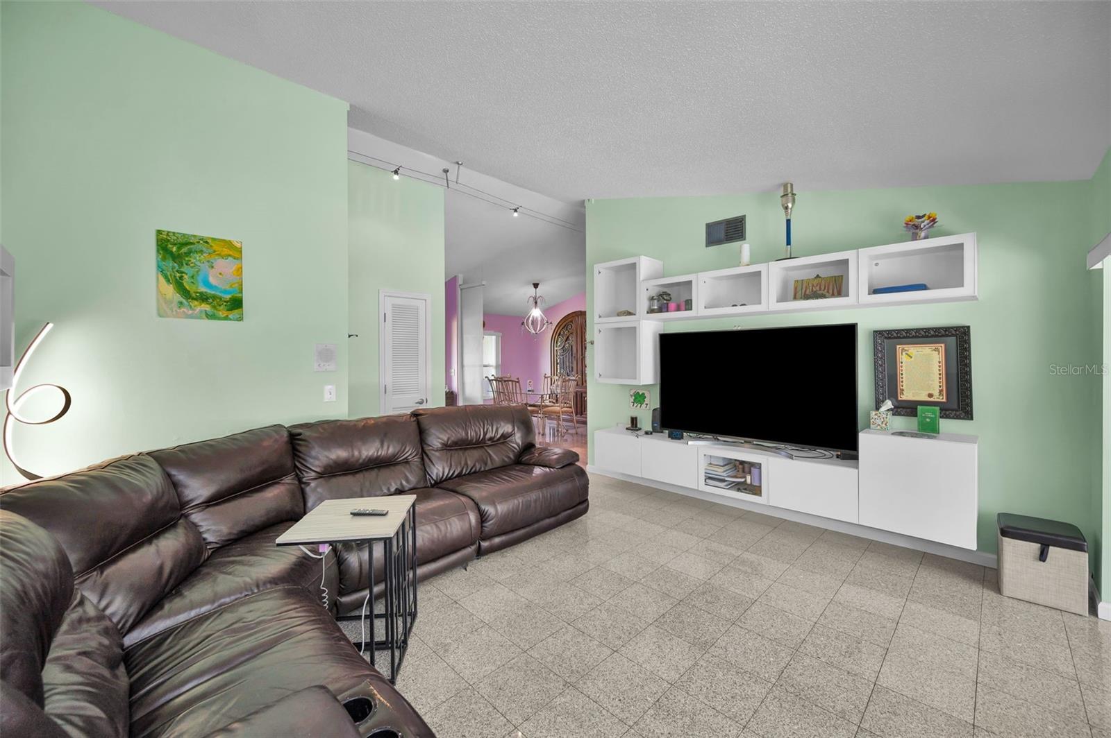Image 16 of 82 For 14009 Middleton Way