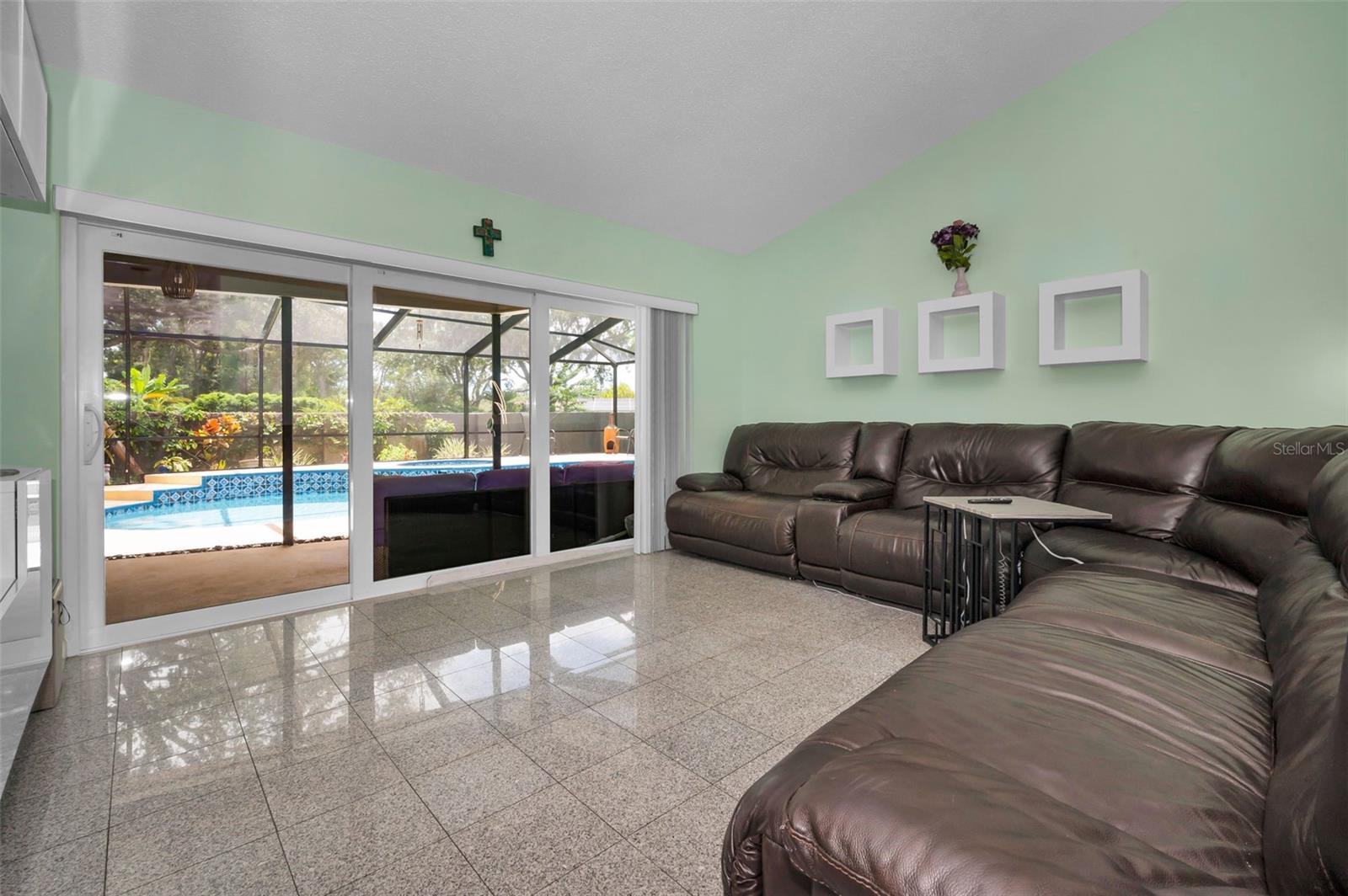 Image 18 of 82 For 14009 Middleton Way