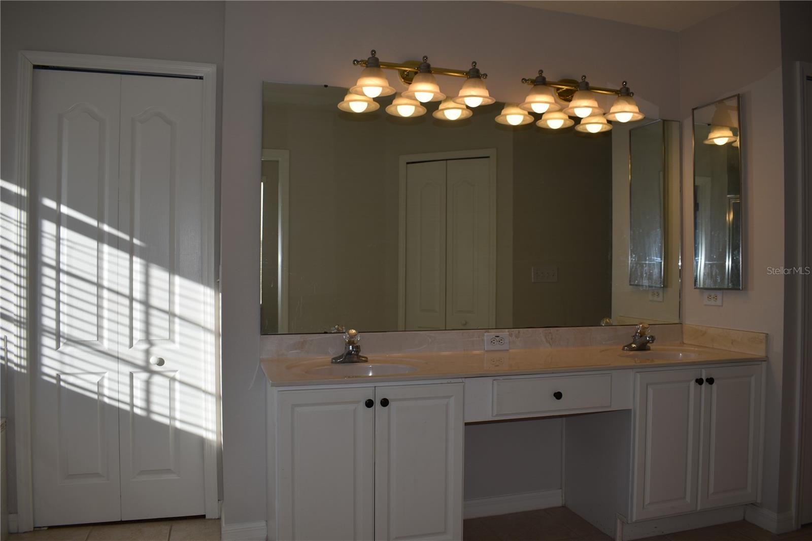 Image 17 of 20 For 15509 Montilla Loop