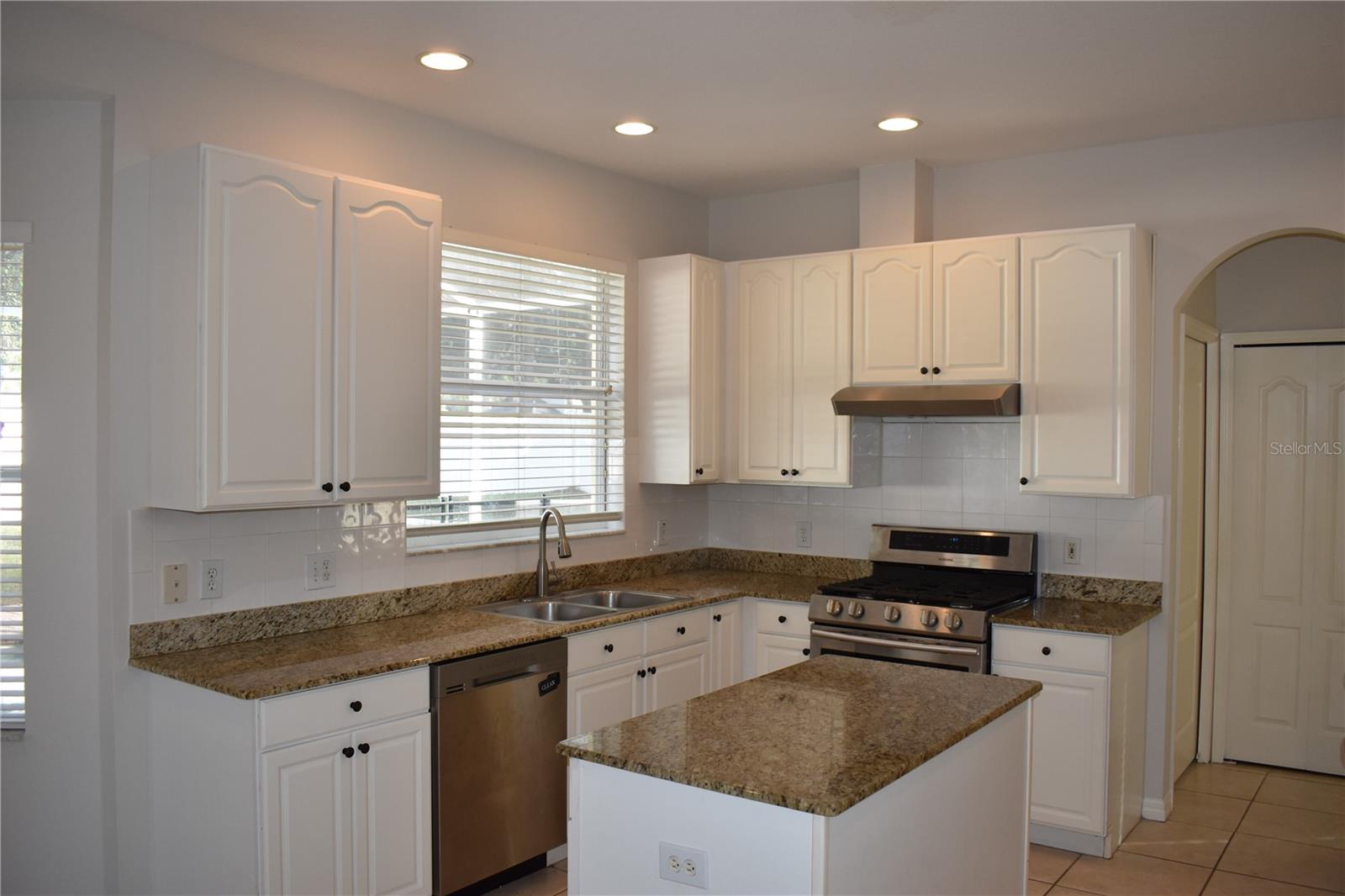 Image 3 of 20 For 15509 Montilla Loop