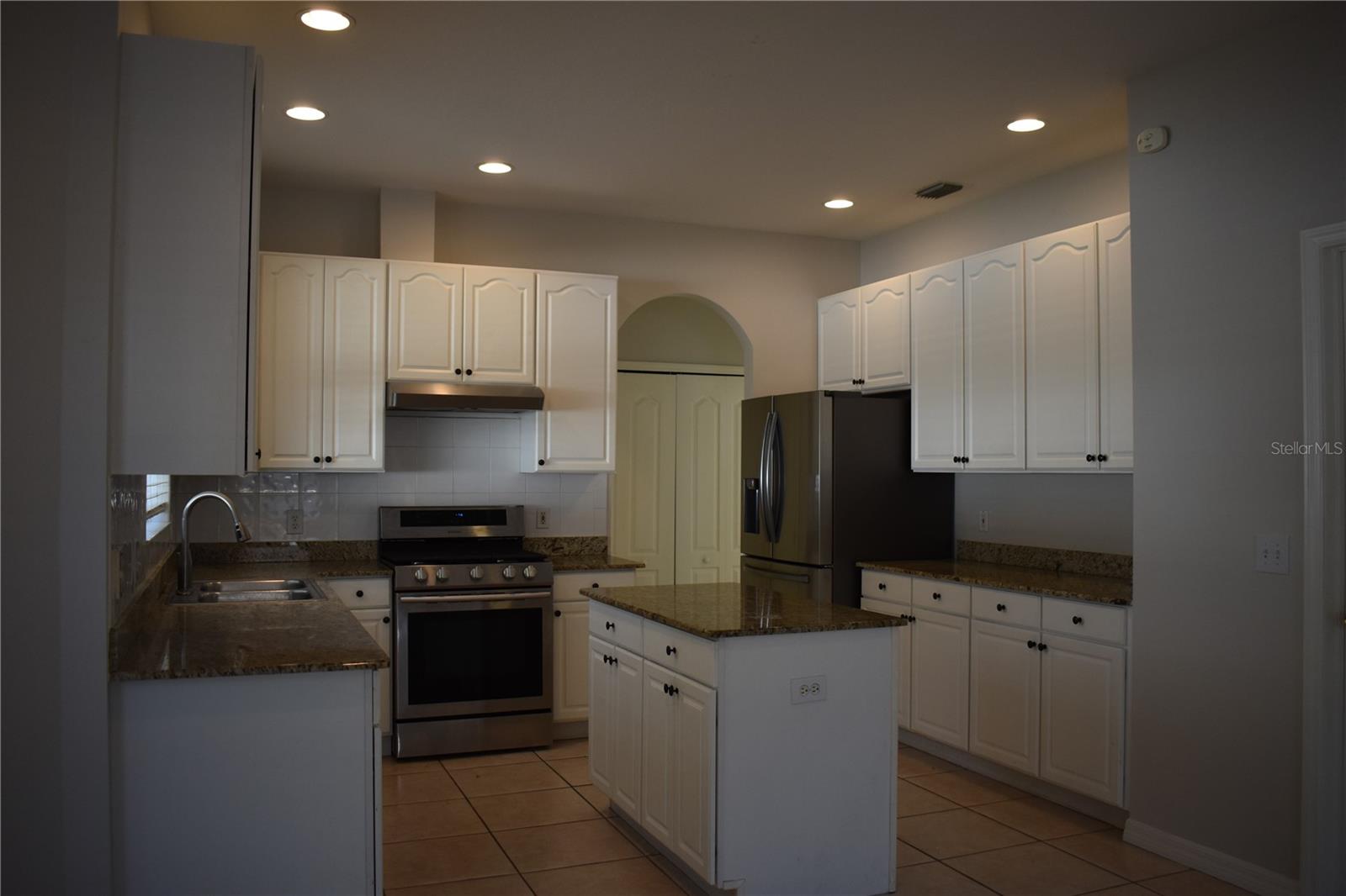 Image 4 of 20 For 15509 Montilla Loop