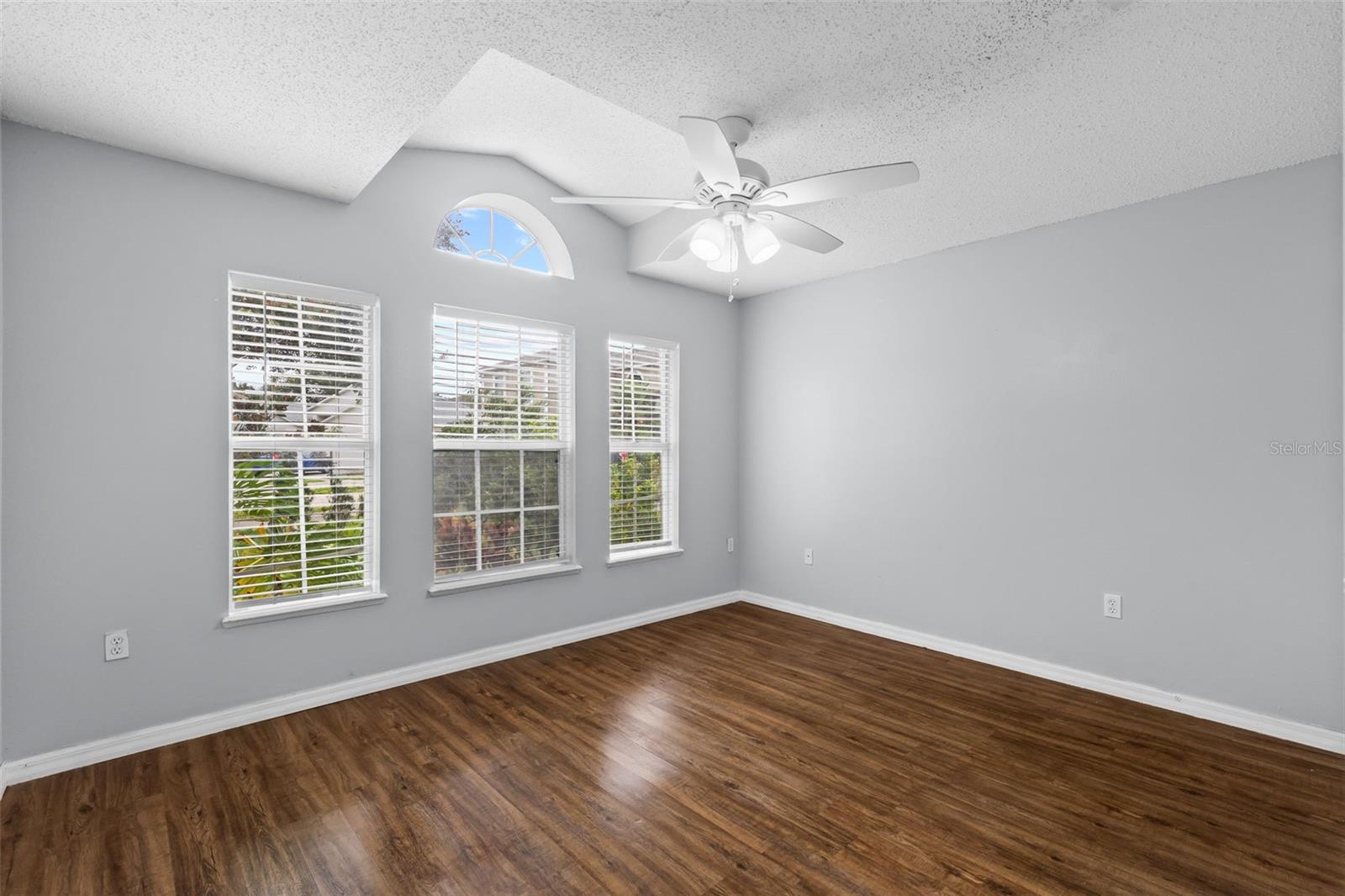 Image 10 of 61 For 13402 Copper Head Drive