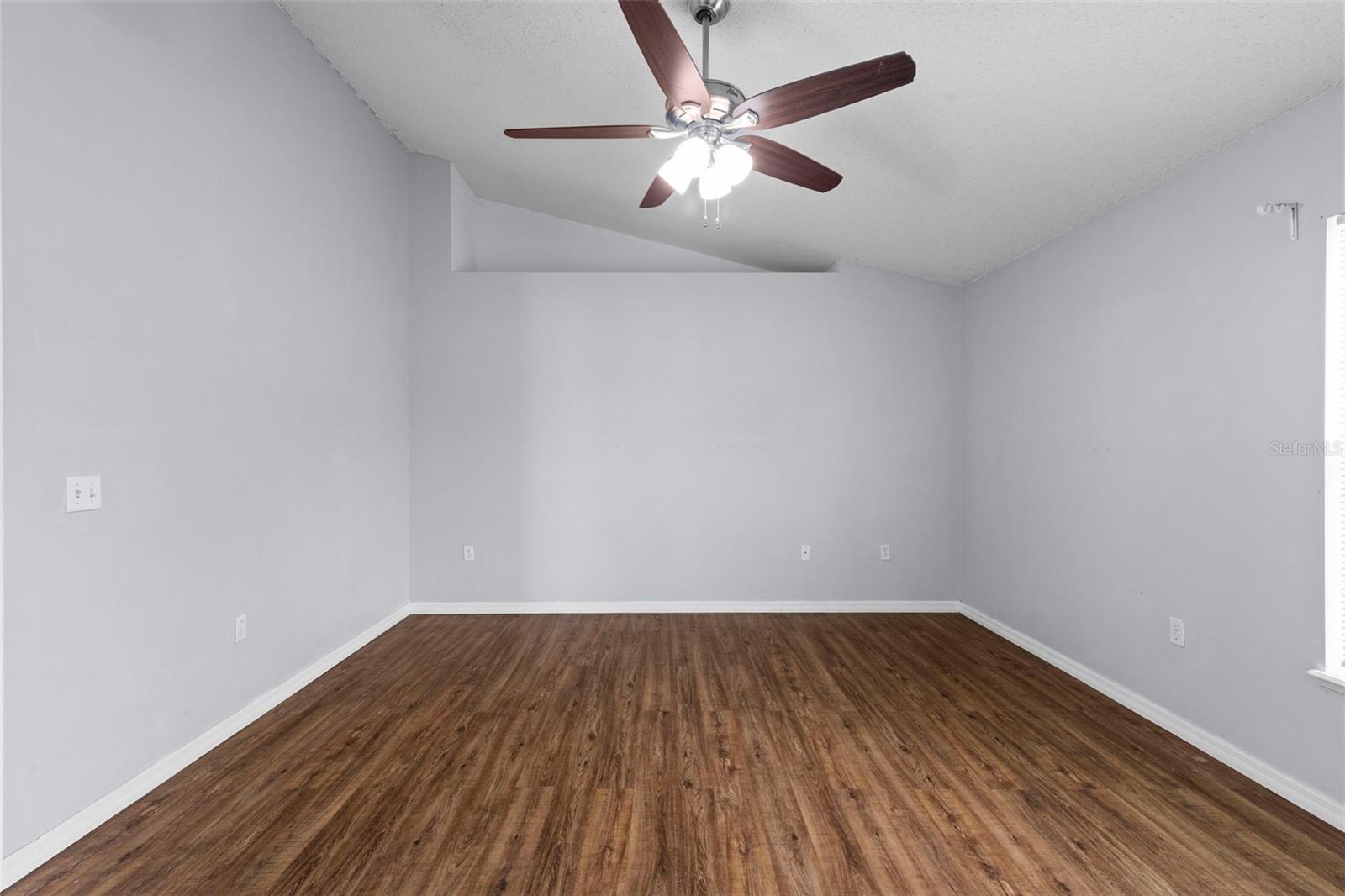 Image 30 of 61 For 13402 Copper Head Drive