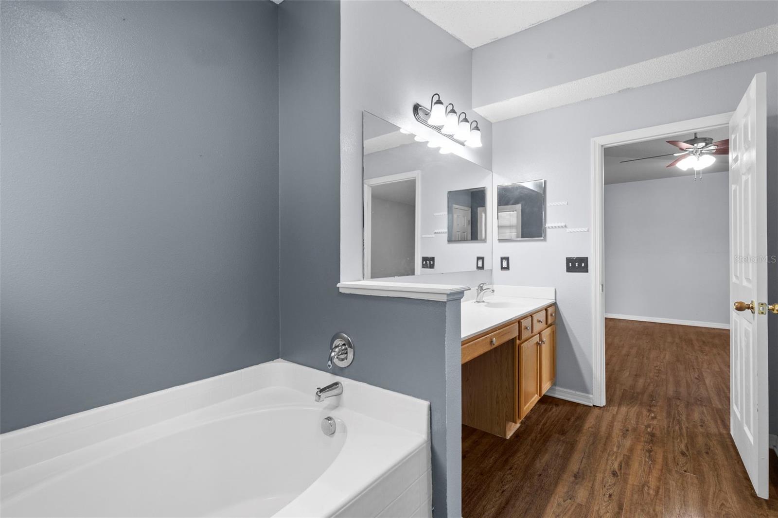 Image 36 of 61 For 13402 Copper Head Drive