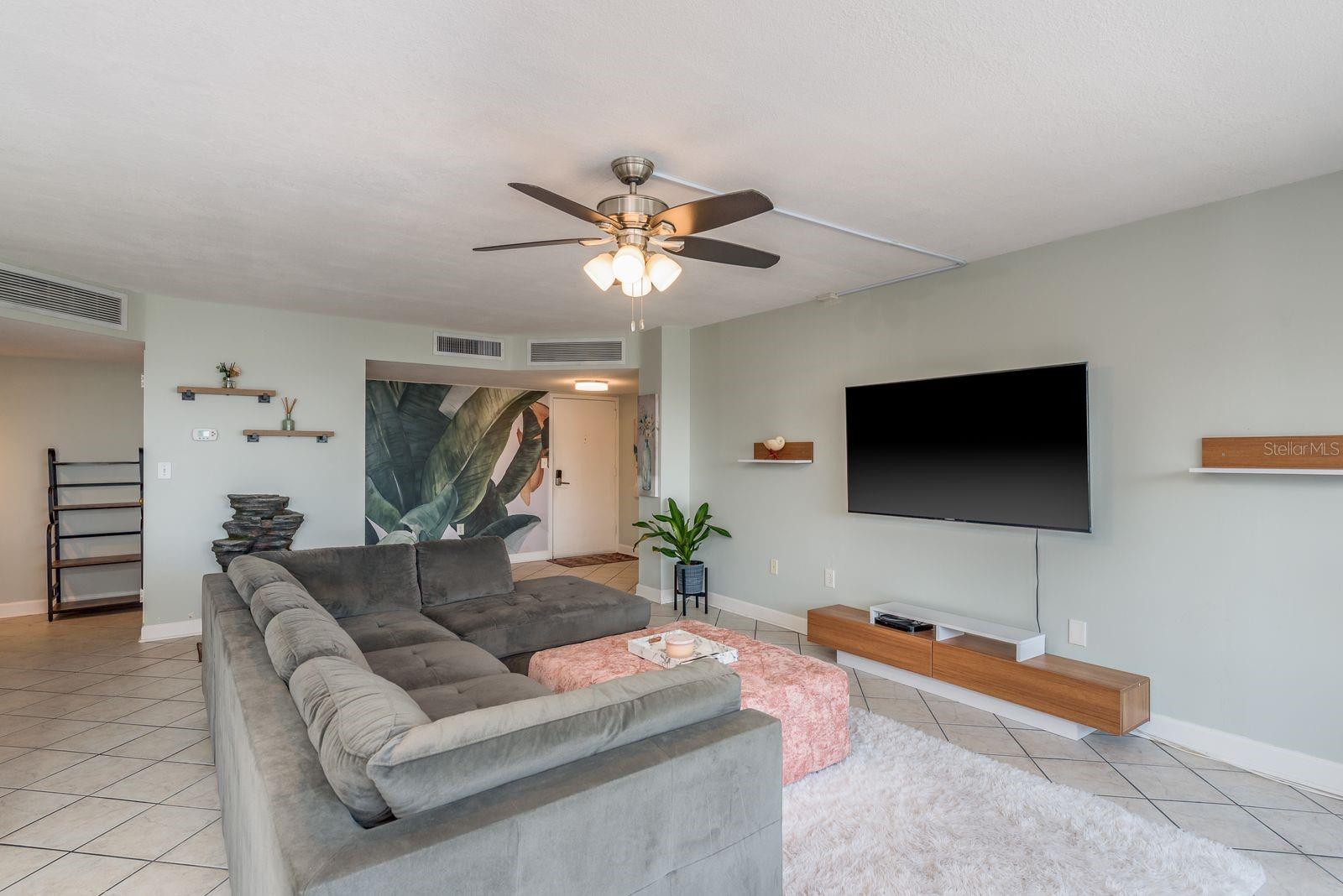 Image 10 of 50 For 644 Island Way 705