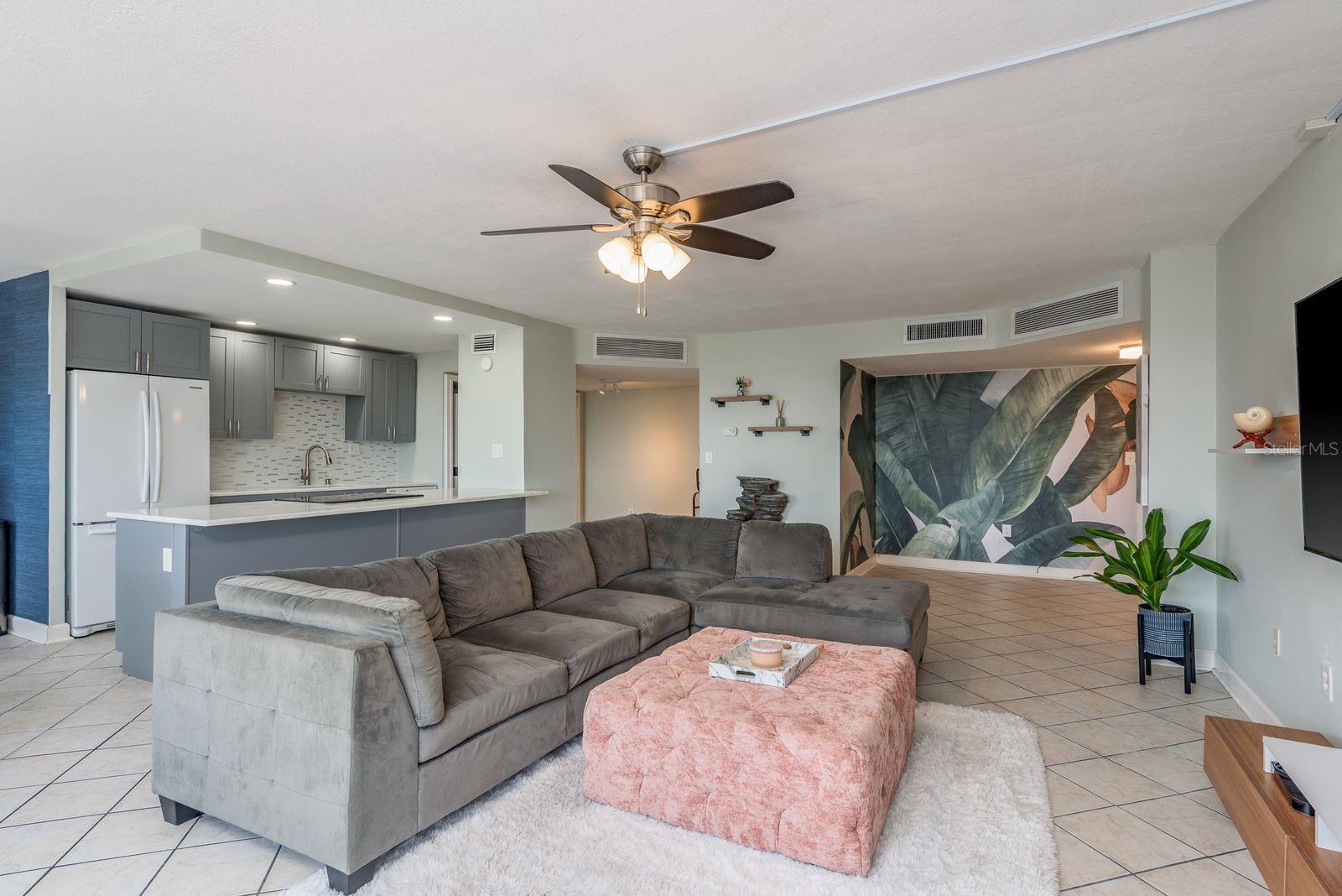 Image 11 of 50 For 644 Island Way 705
