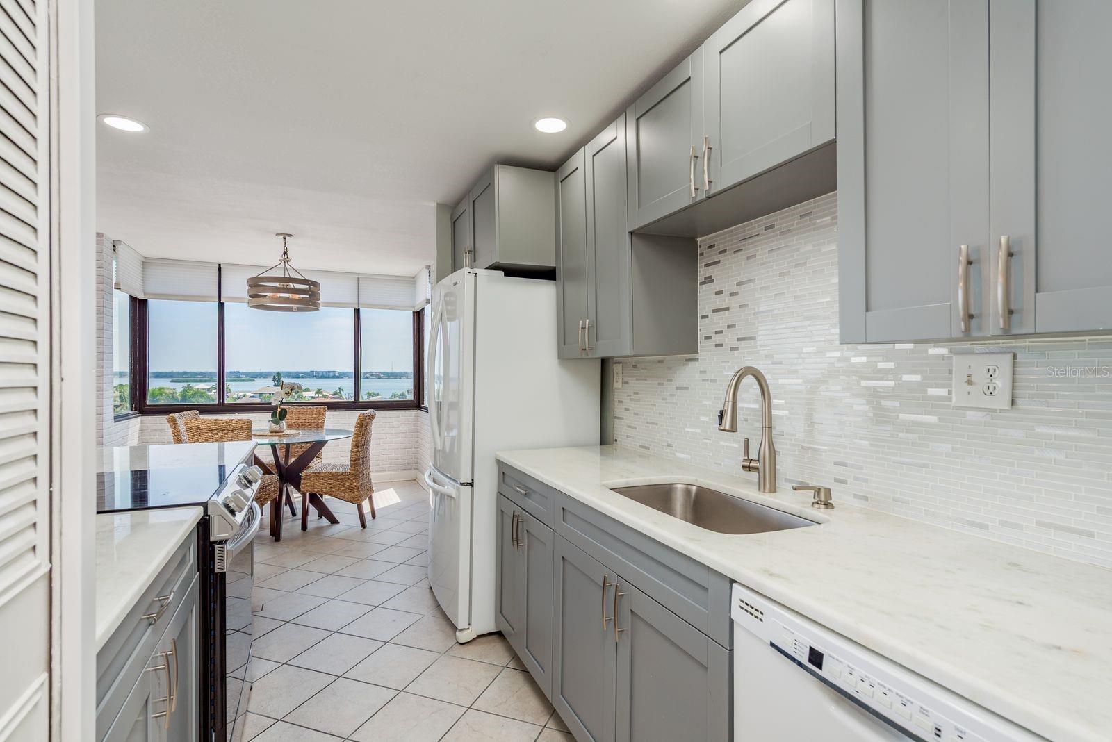 Image 19 of 50 For 644 Island Way 705