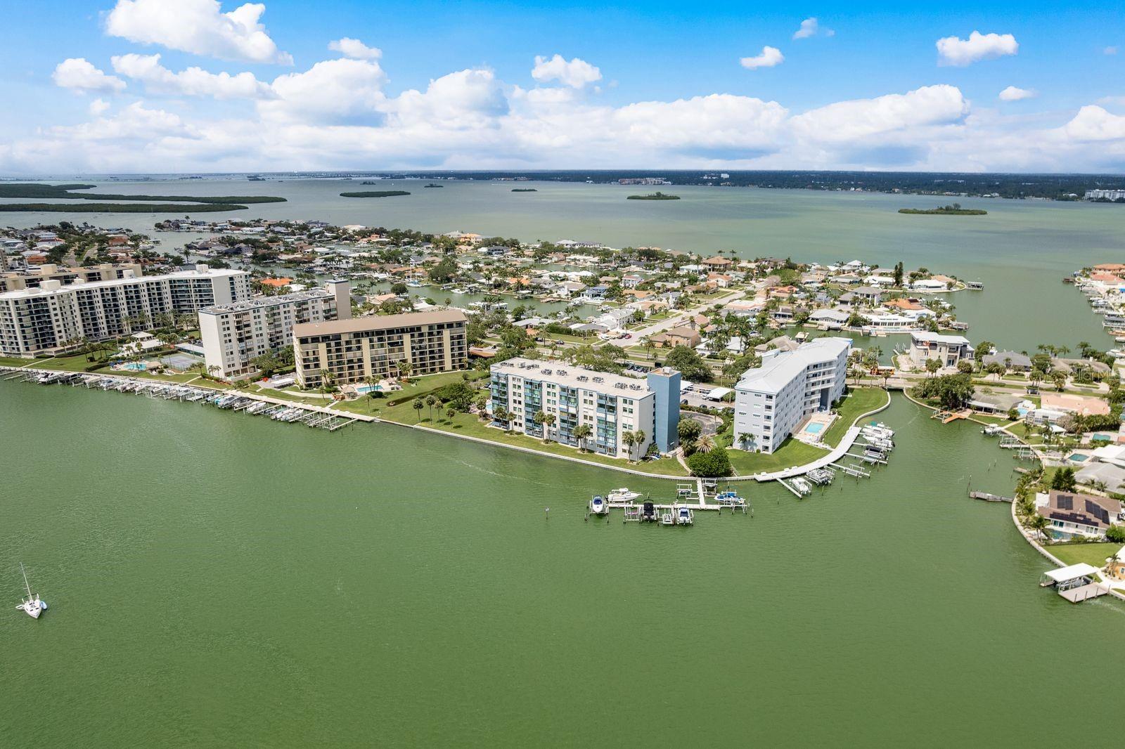 Image 41 of 50 For 644 Island Way 705