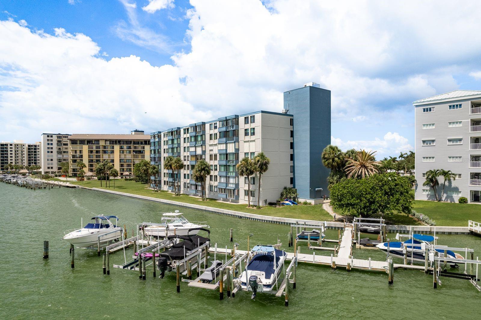 Image 43 of 50 For 644 Island Way 705