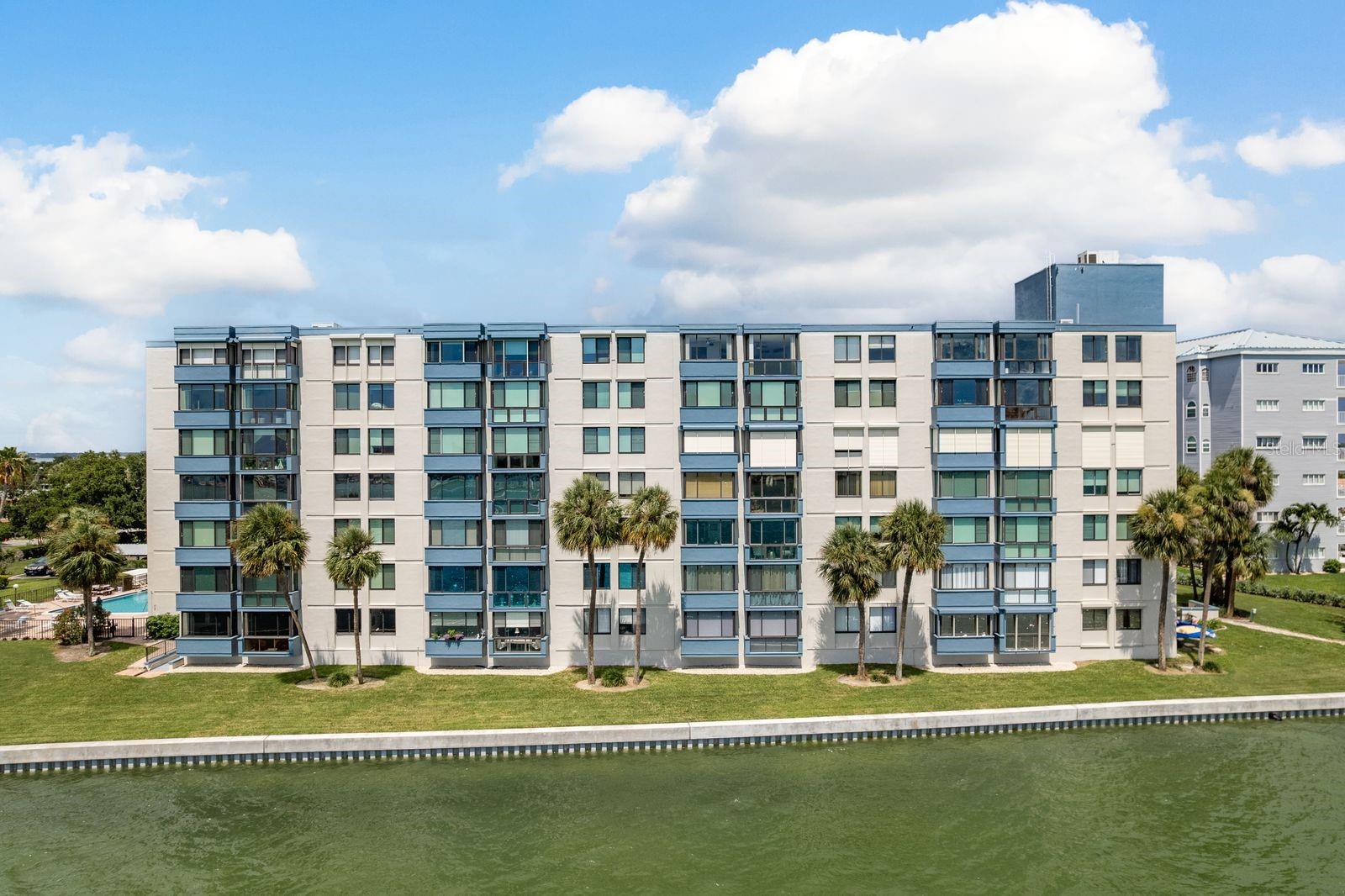 Image 45 of 50 For 644 Island Way 705