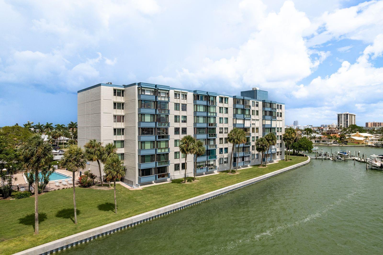 Image 46 of 50 For 644 Island Way 705