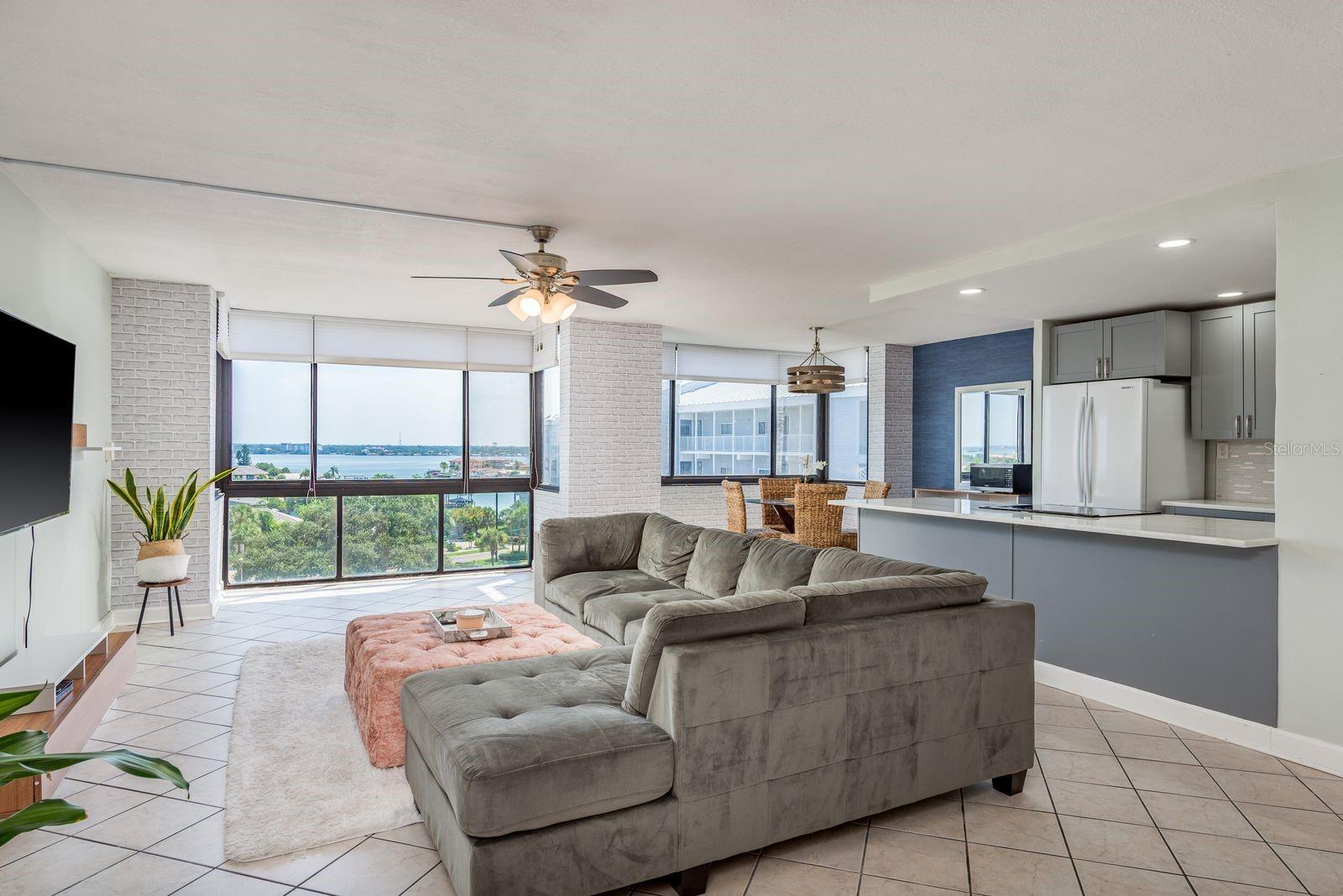 Image 8 of 50 For 644 Island Way 705