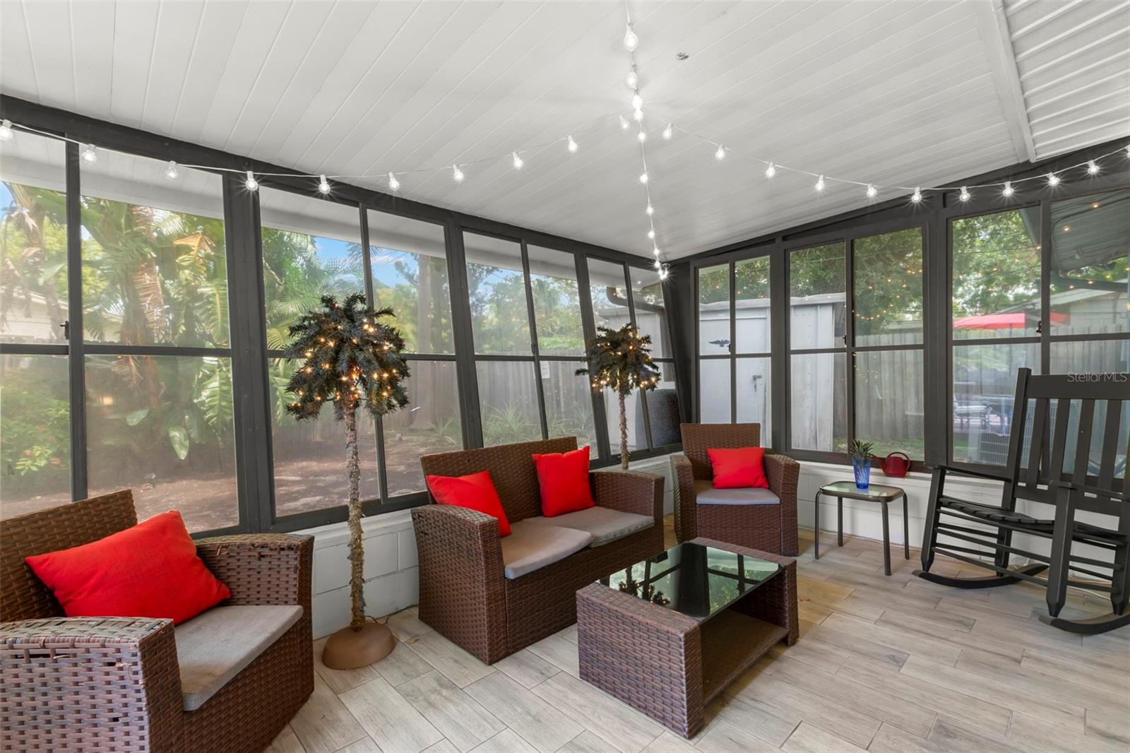 Image 15 of 40 For 1585 78th Avenue N