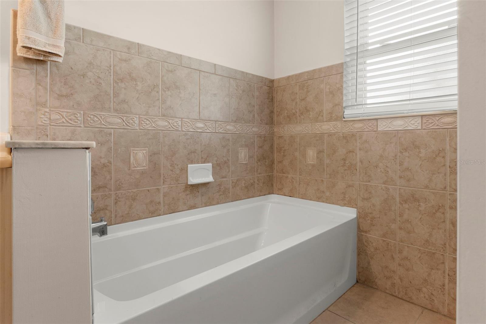 Image 25 of 40 For 1585 78th Avenue N