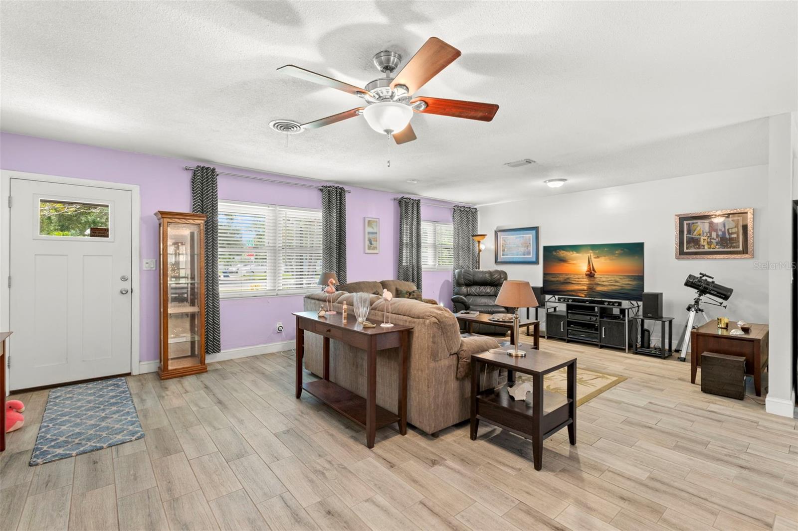Image 5 of 40 For 1585 78th Avenue N