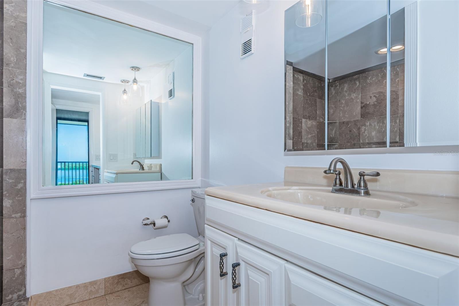 Image 26 of 63 For 7100 Sunshine Skyway Lane S 608