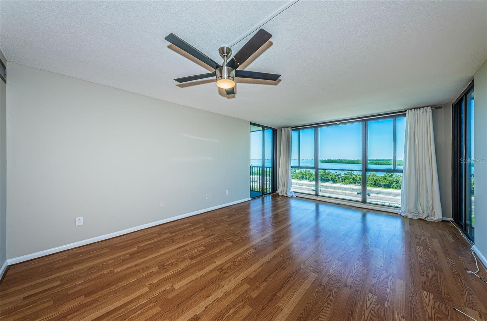 Image 4 of 63 For 7100 Sunshine Skyway Lane S 608