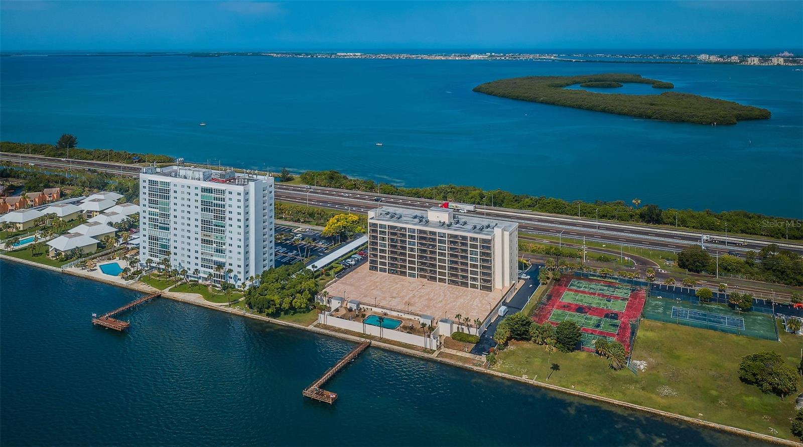 Image 51 of 63 For 7100 Sunshine Skyway Lane S 608