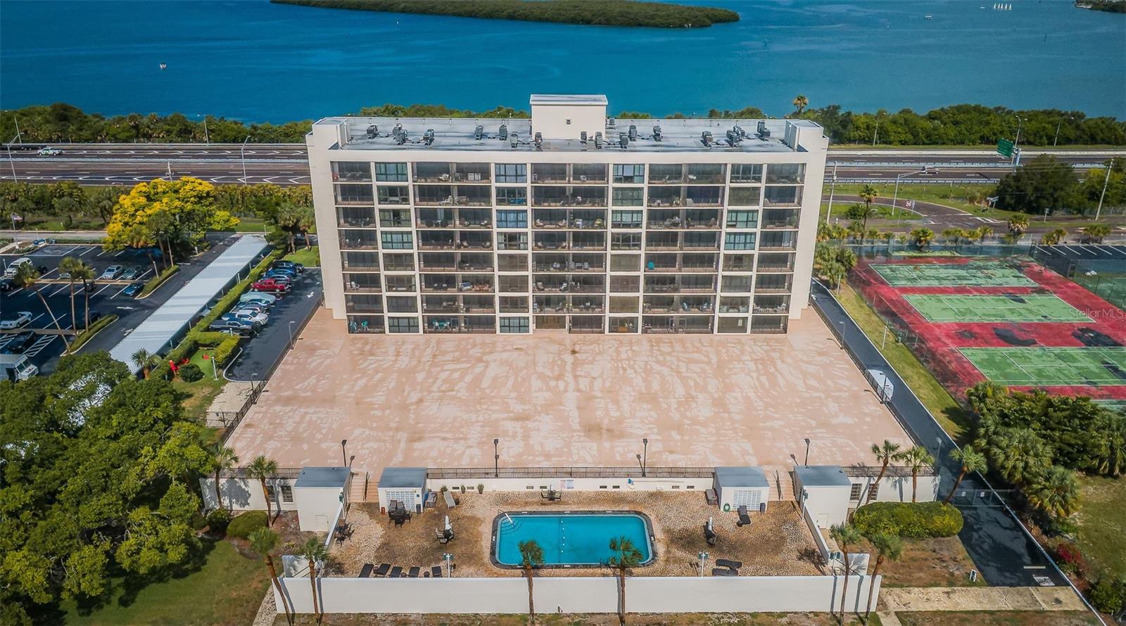 Image 52 of 63 For 7100 Sunshine Skyway Lane S 608