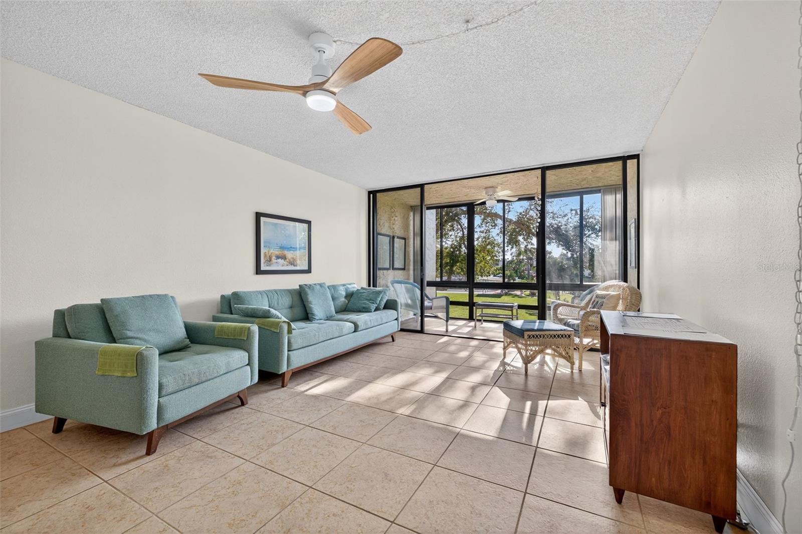 Image 11 of 35 For 14130 Rosemary Lane 1207