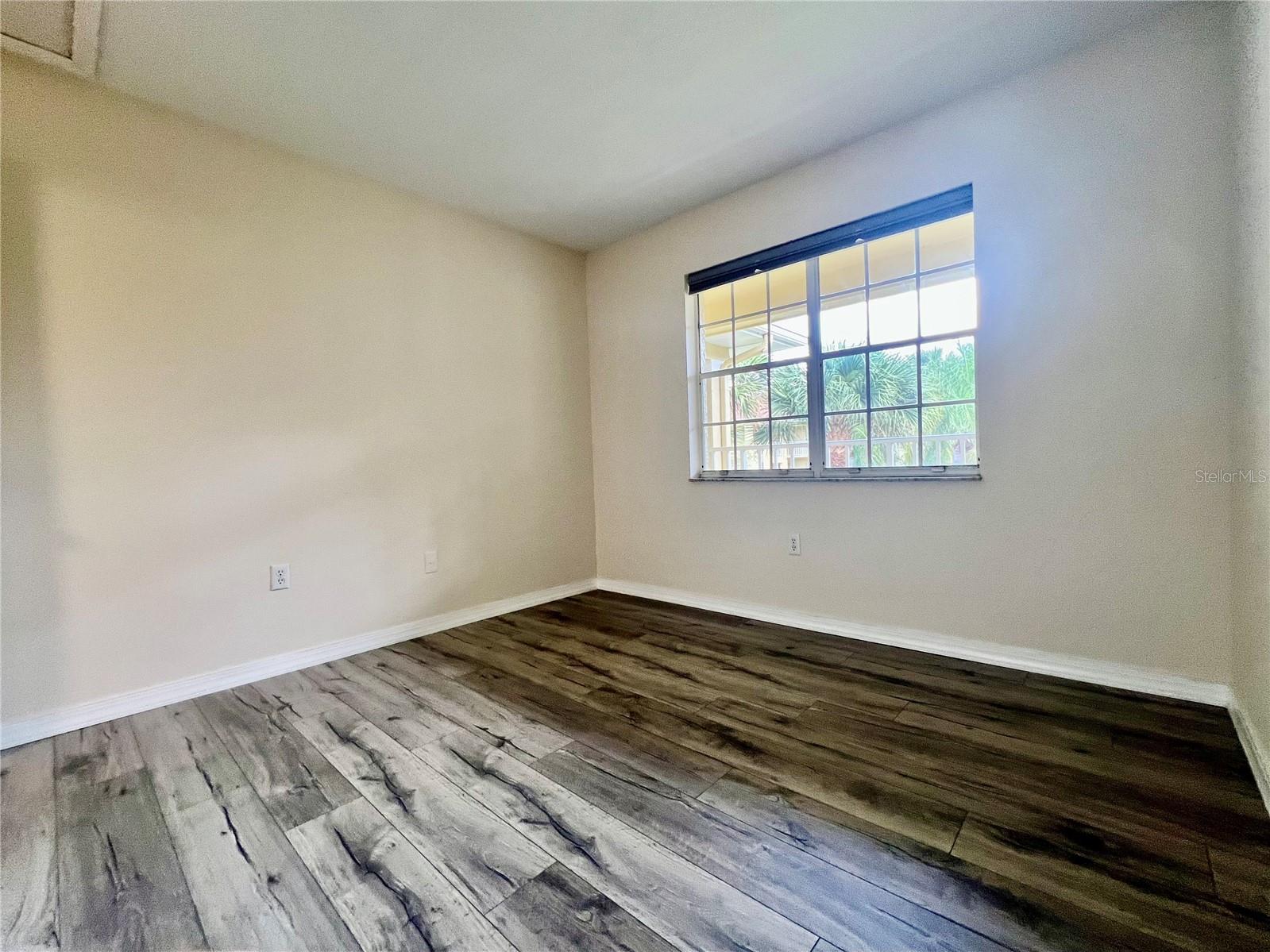 Image 17 of 33 For 2690 Coral Landings Boulevard 636
