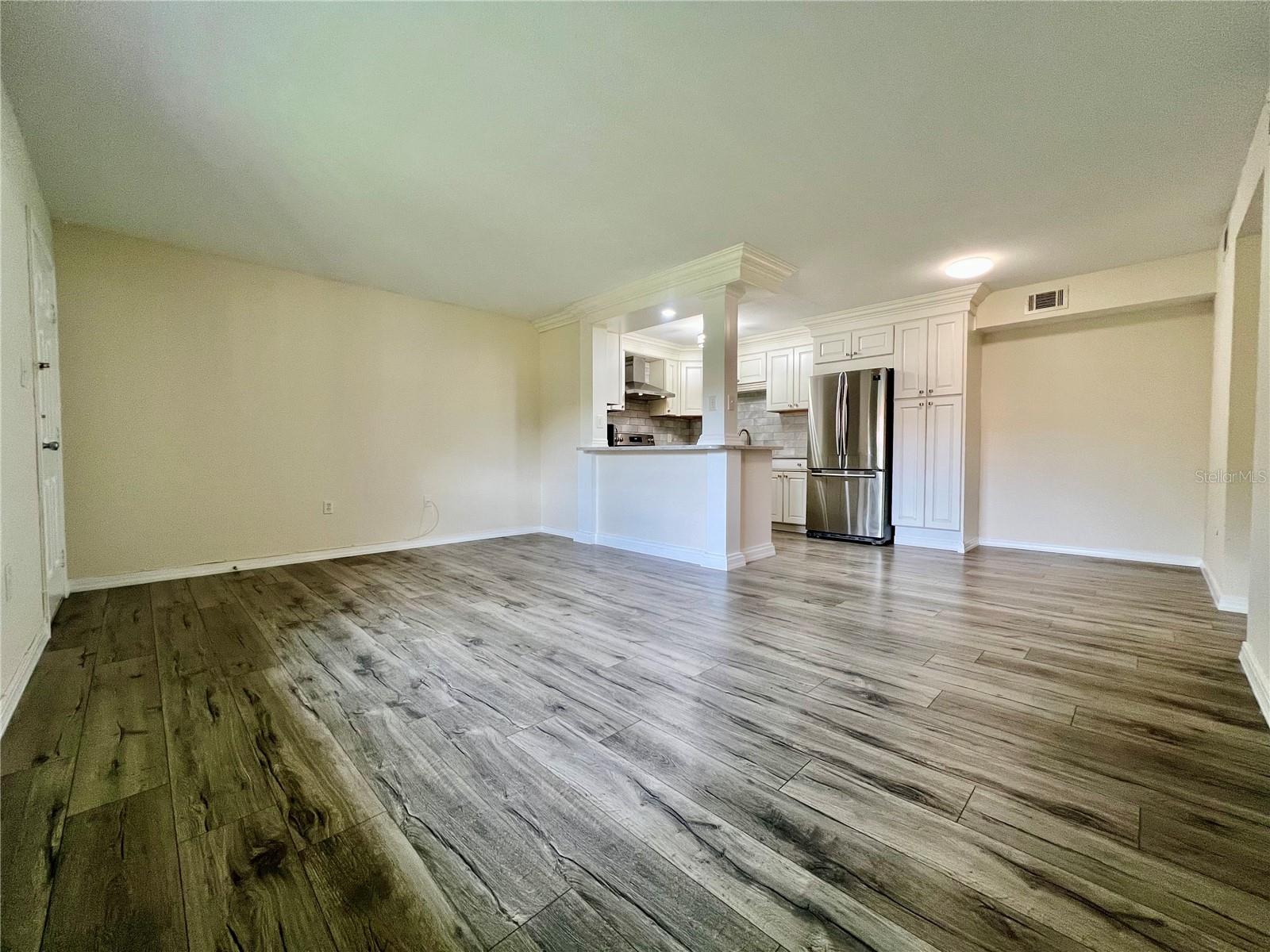 Image 3 of 33 For 2690 Coral Landings Boulevard 636