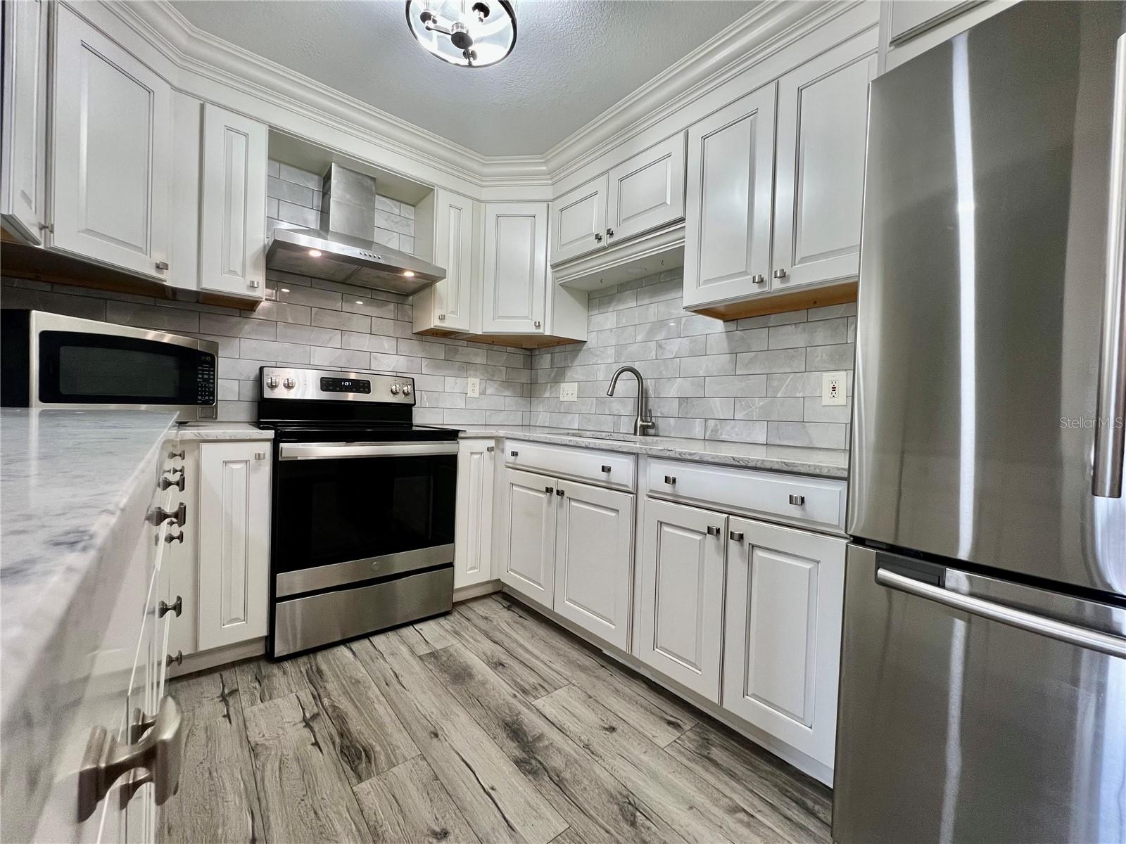 Image 6 of 33 For 2690 Coral Landings Boulevard 636