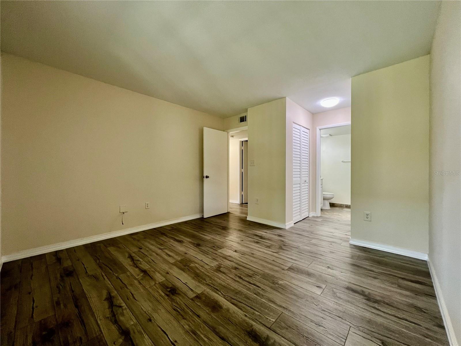 Image 7 of 33 For 2690 Coral Landings Boulevard 636