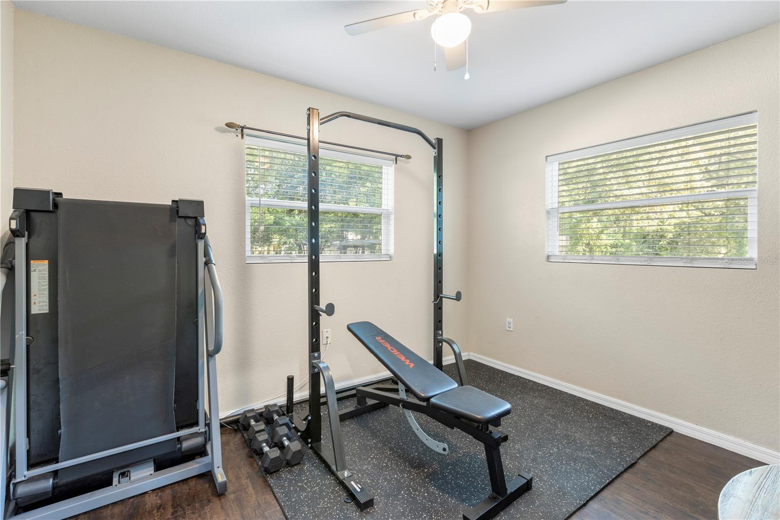Listing photo id 14 for 406 East Avenue