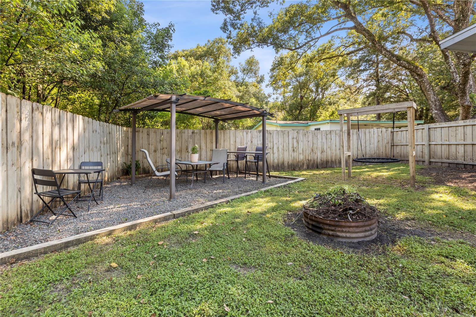 Listing photo id 25 for 406 East Avenue