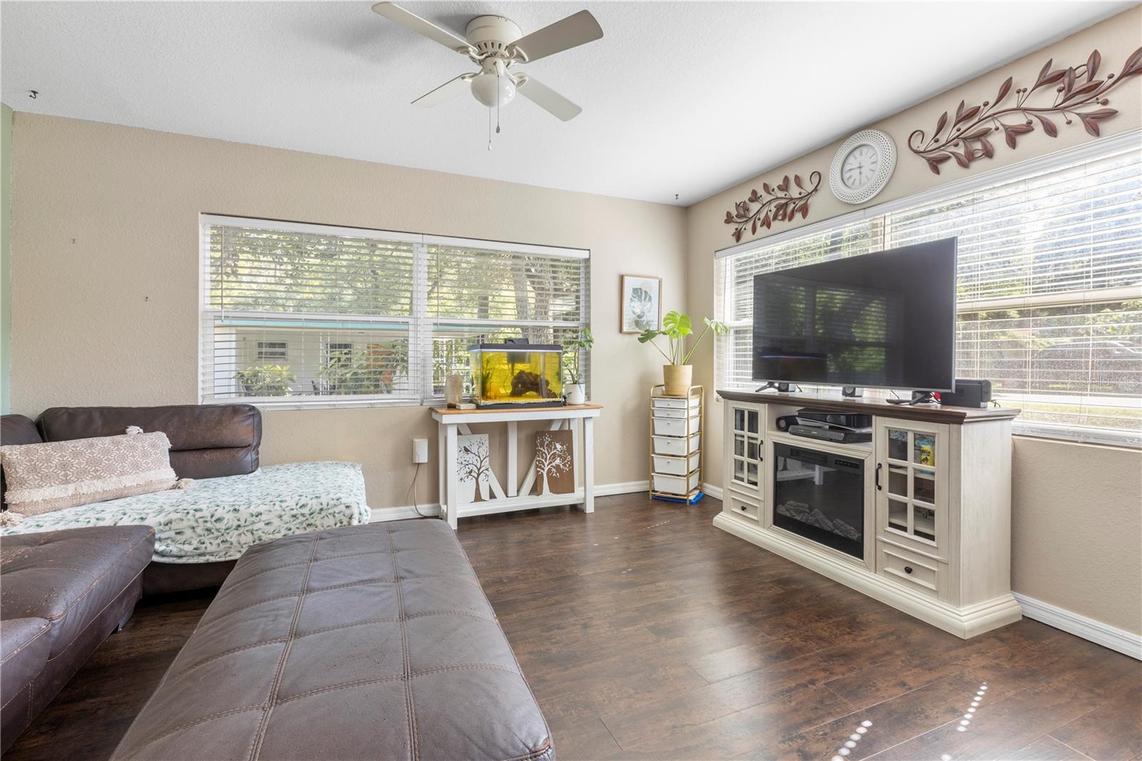 Listing photo id 1 for 406 East Avenue