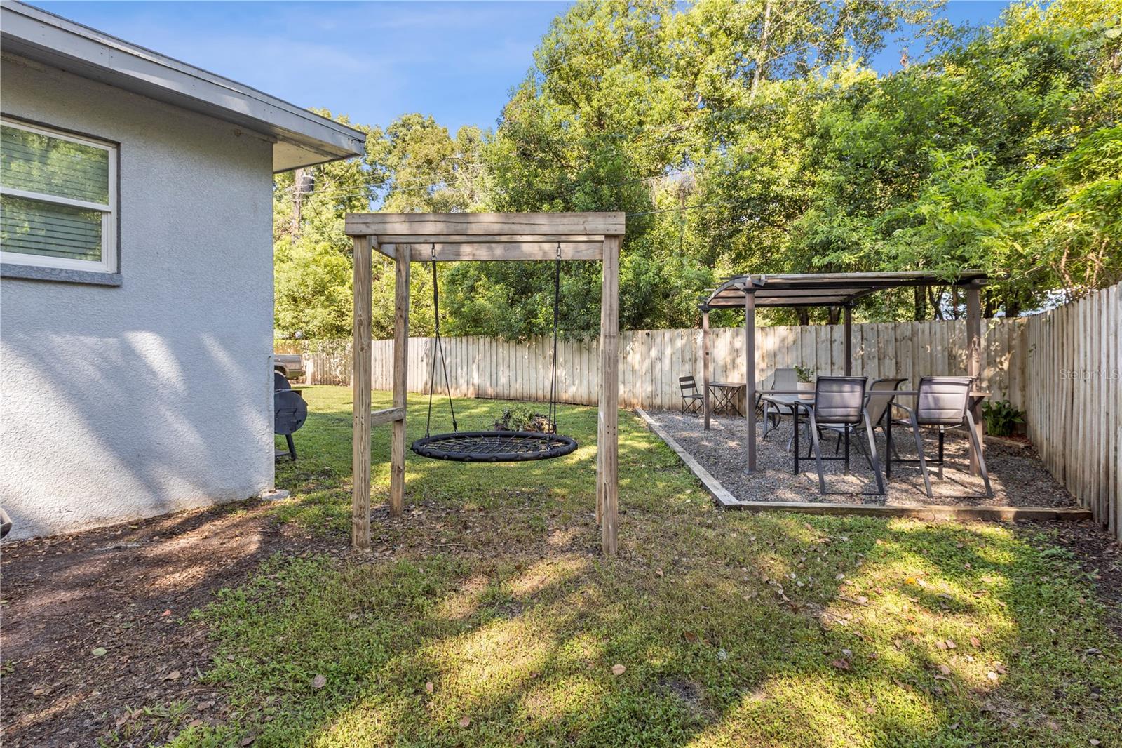 Listing photo id 28 for 406 East Avenue