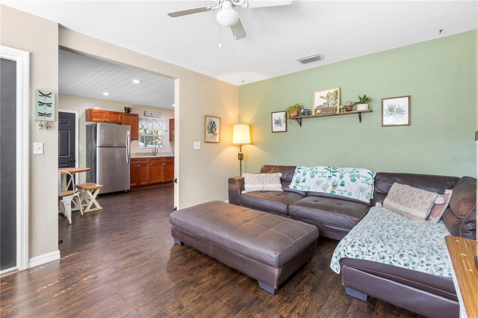 Listing photo id 3 for 406 East Avenue