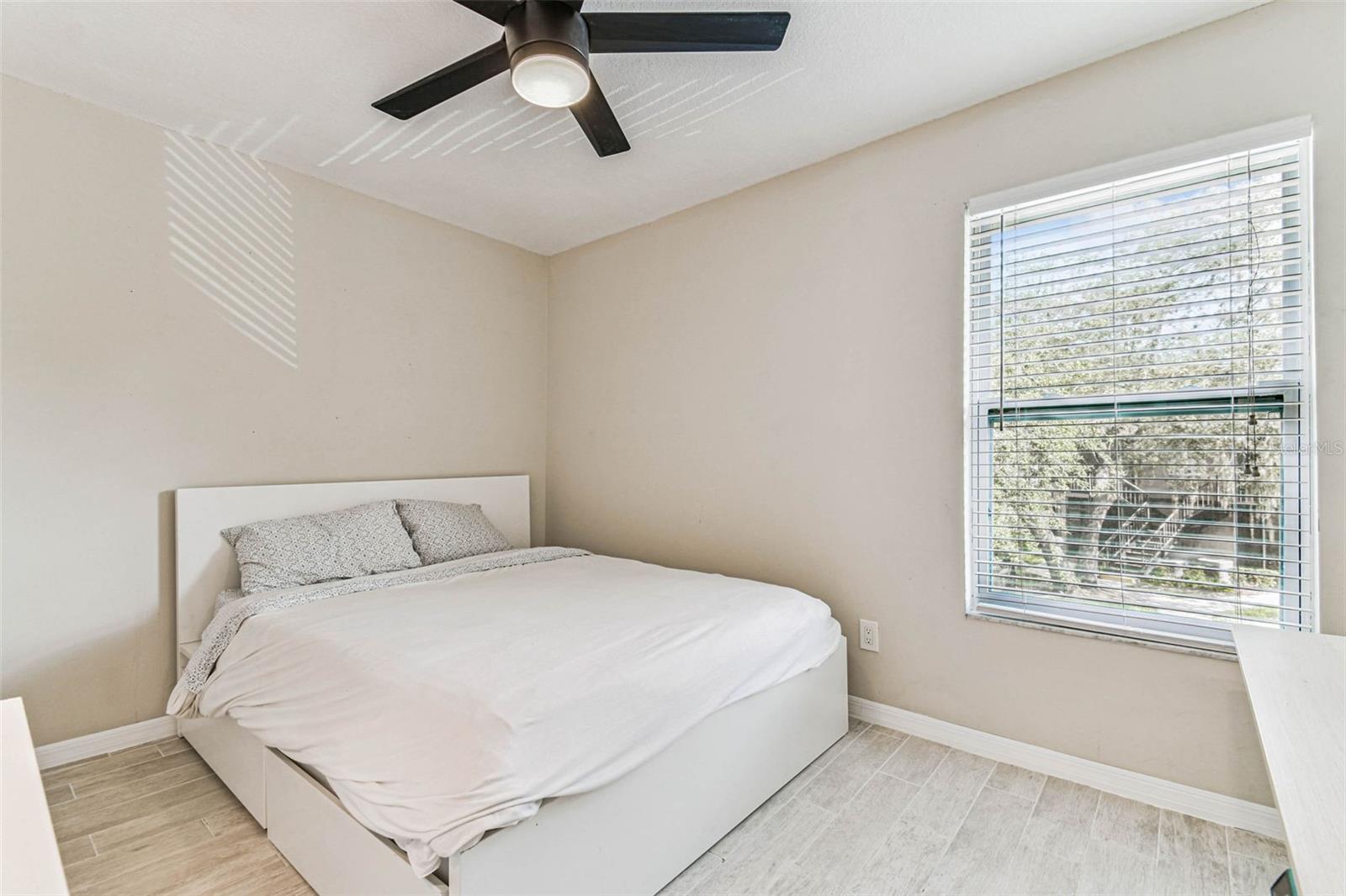 Image 21 of 37 For 4033 Dream Oak Place 202