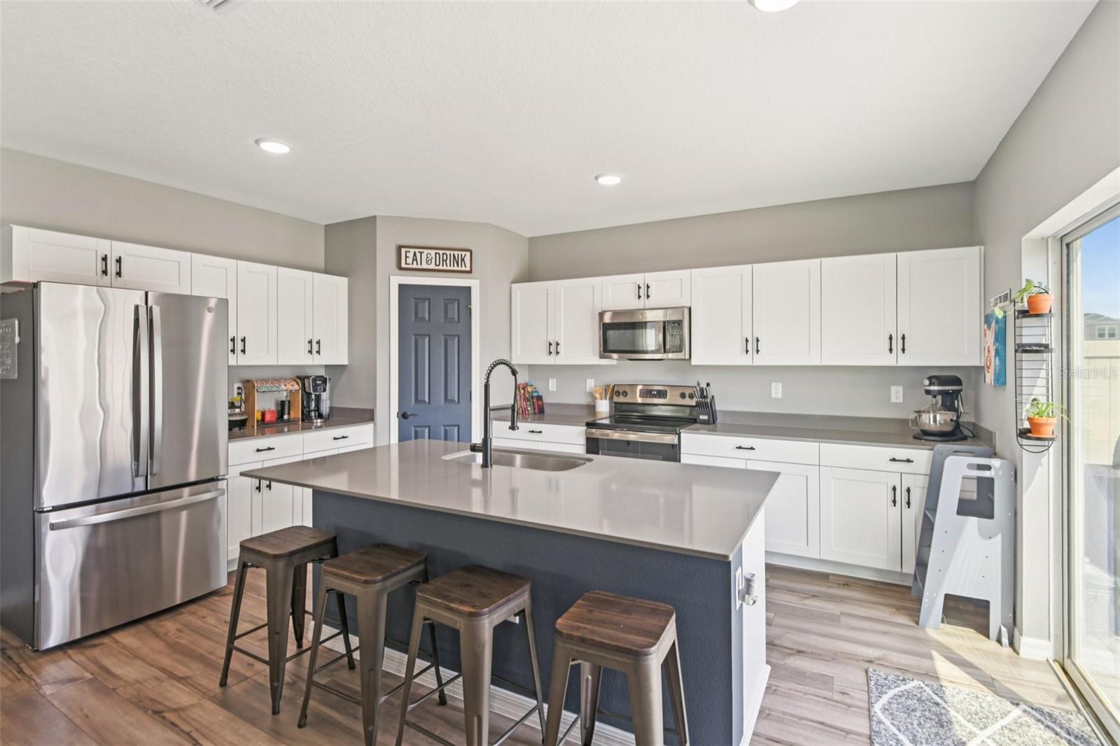 Listing photo id 8 for 34176 Verbena Street