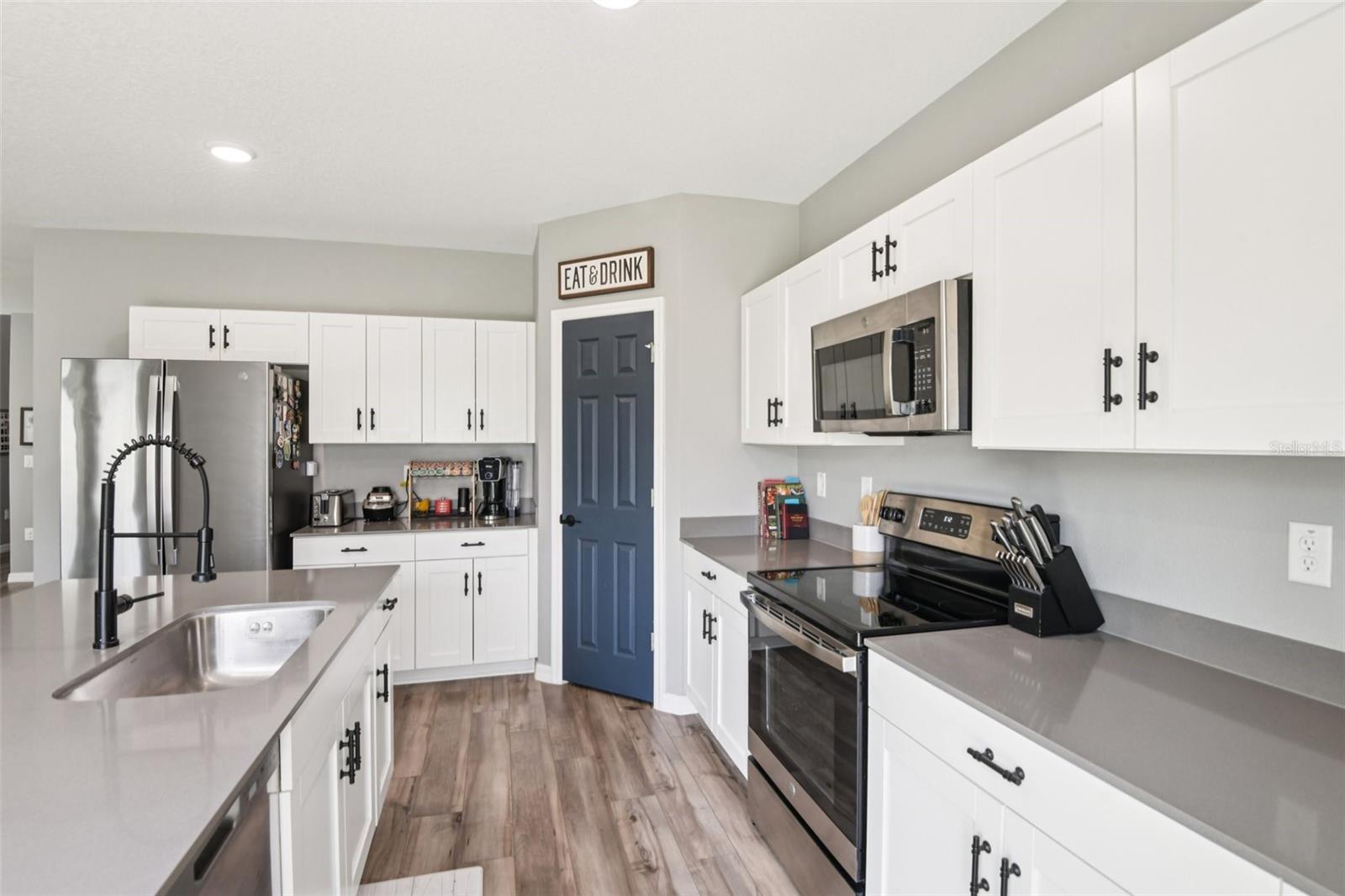 Listing photo id 9 for 34176 Verbena Street