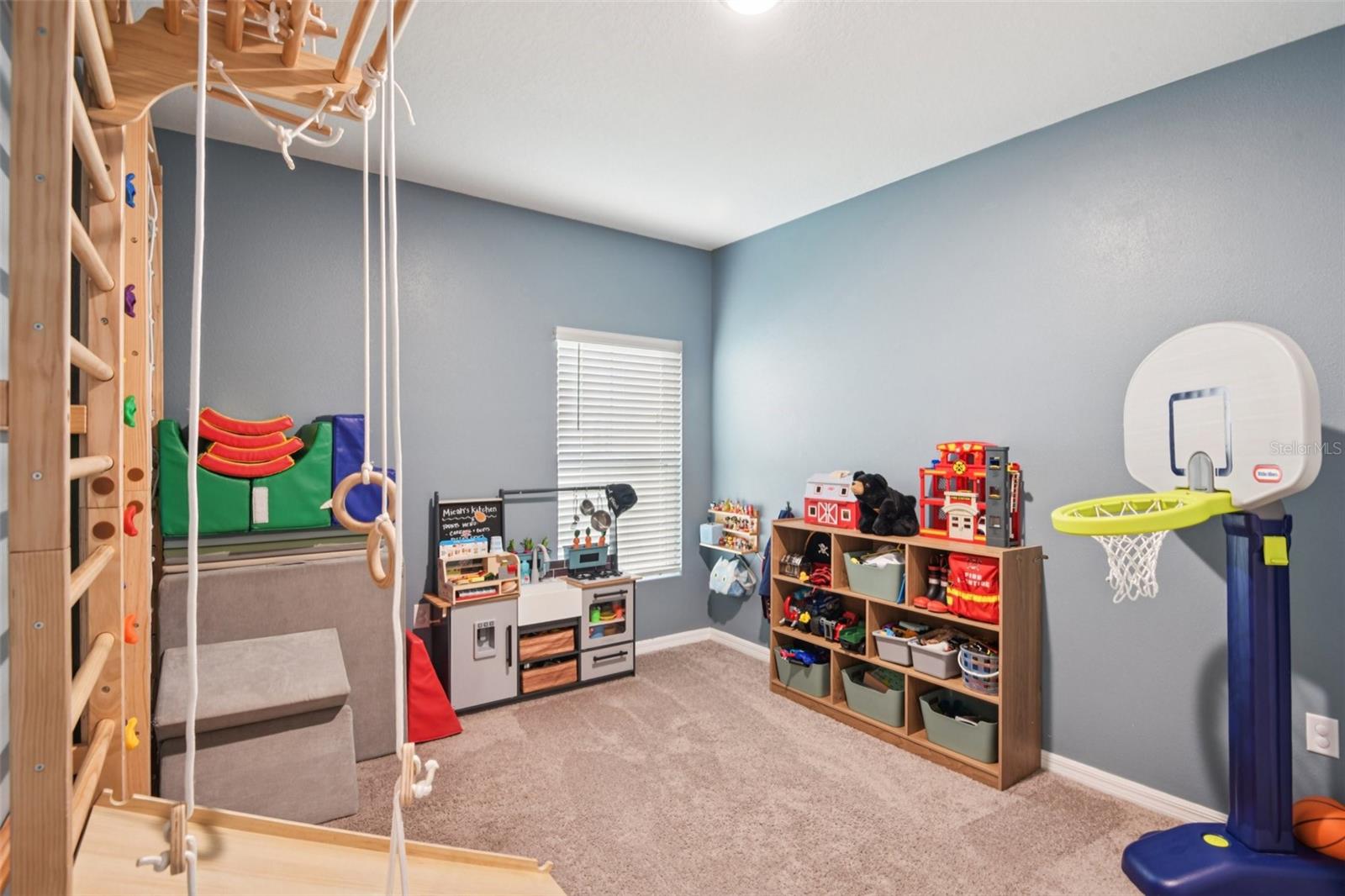 Listing photo id 10 for 34176 Verbena Street