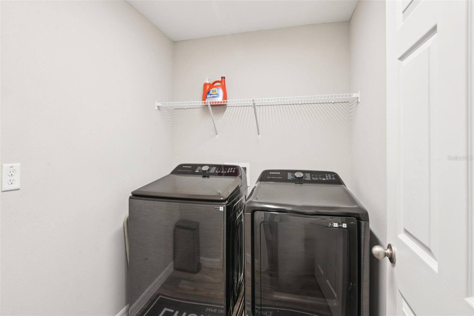 Listing photo id 14 for 34176 Verbena Street