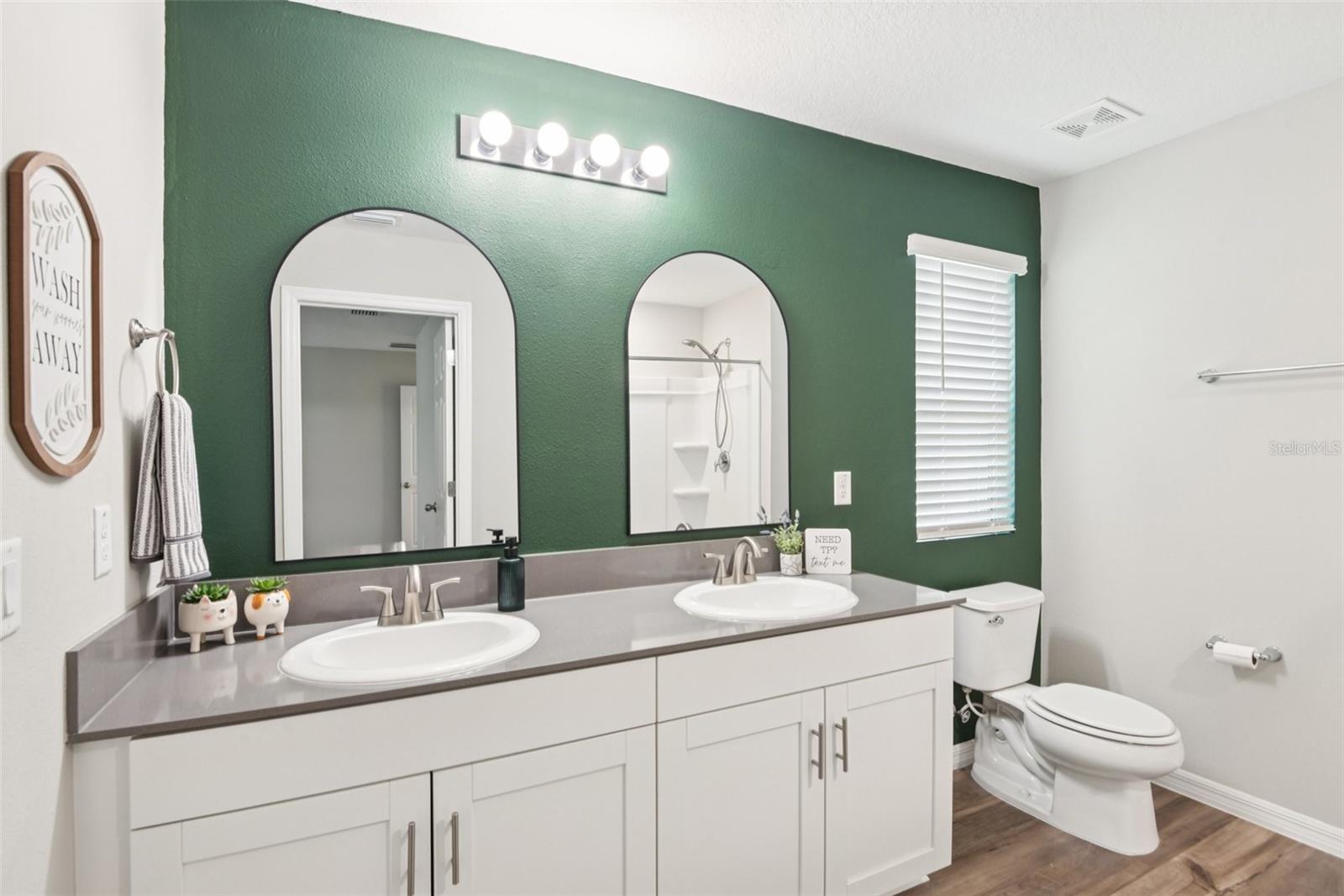 Listing photo id 17 for 34176 Verbena Street