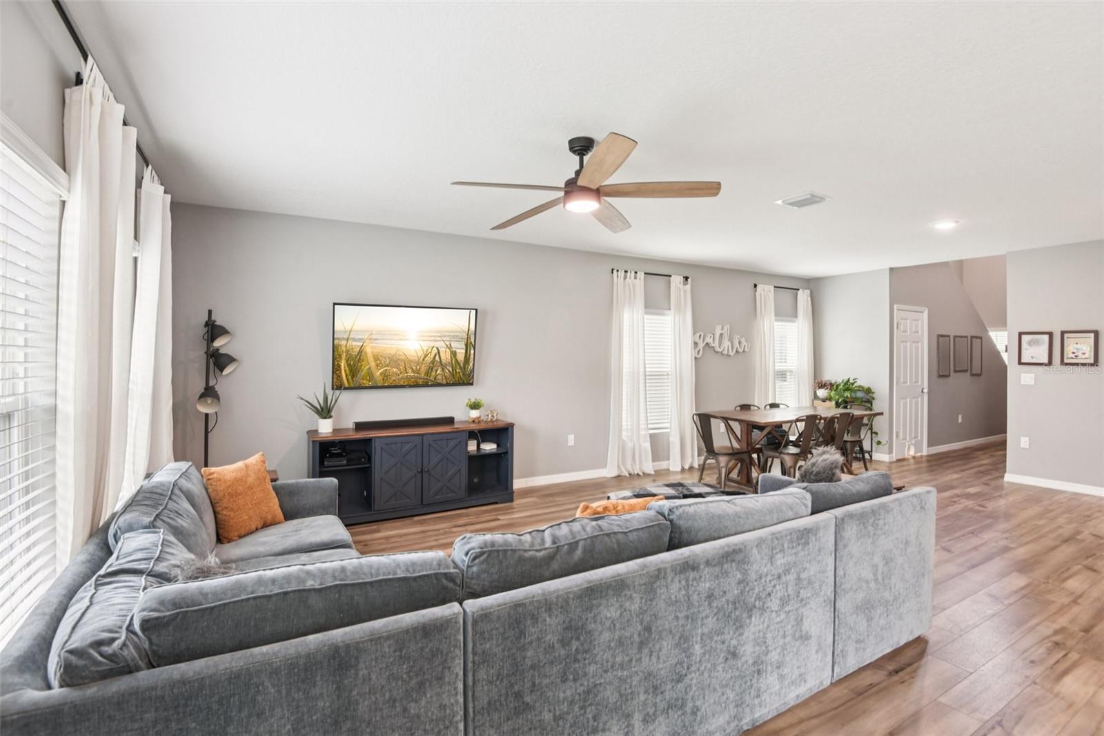 Listing photo id 3 for 34176 Verbena Street