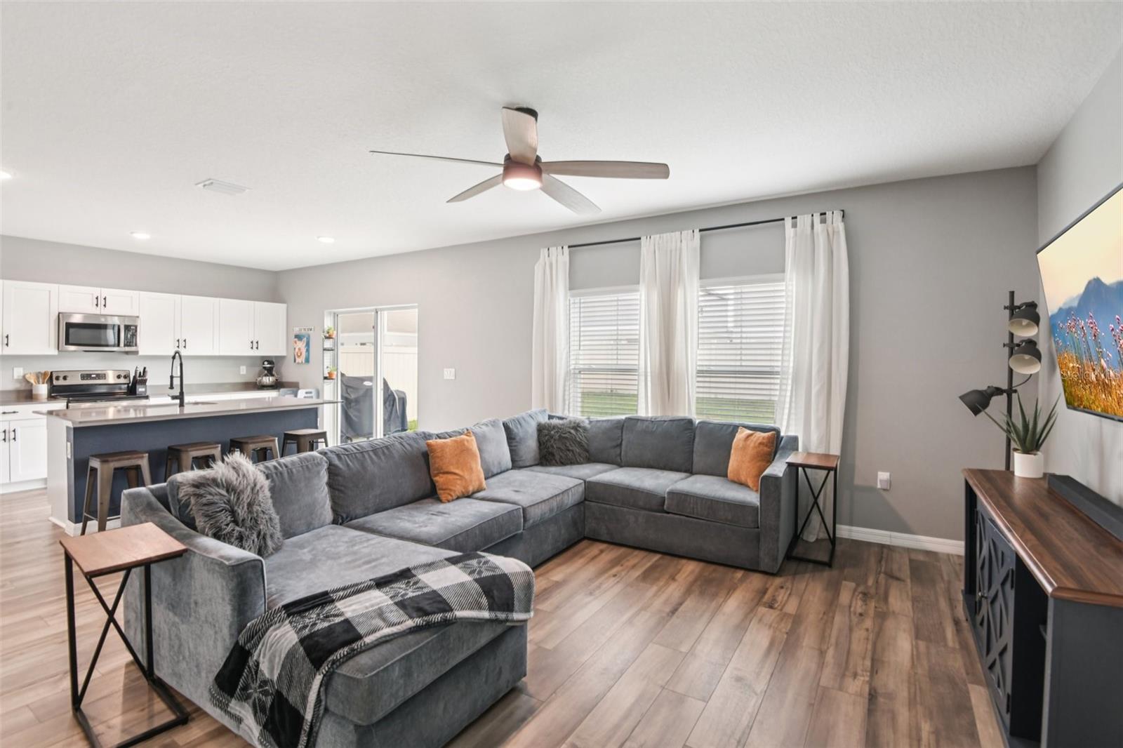 Listing photo id 4 for 34176 Verbena Street