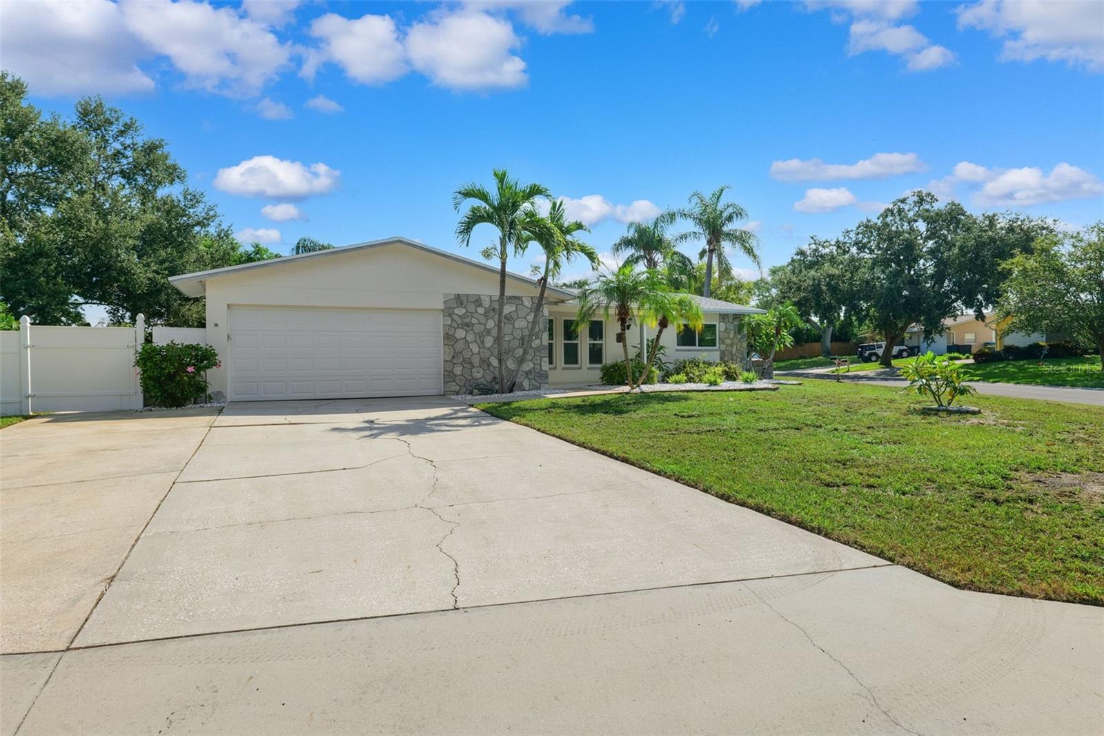 Image 3 of 46 For 13951 87th Avenue
